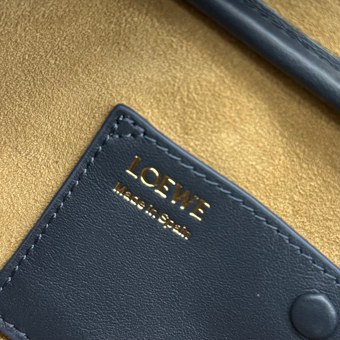 Loewe Amazona 23 Cropped Bag Black - Gray Shiny Calfskin