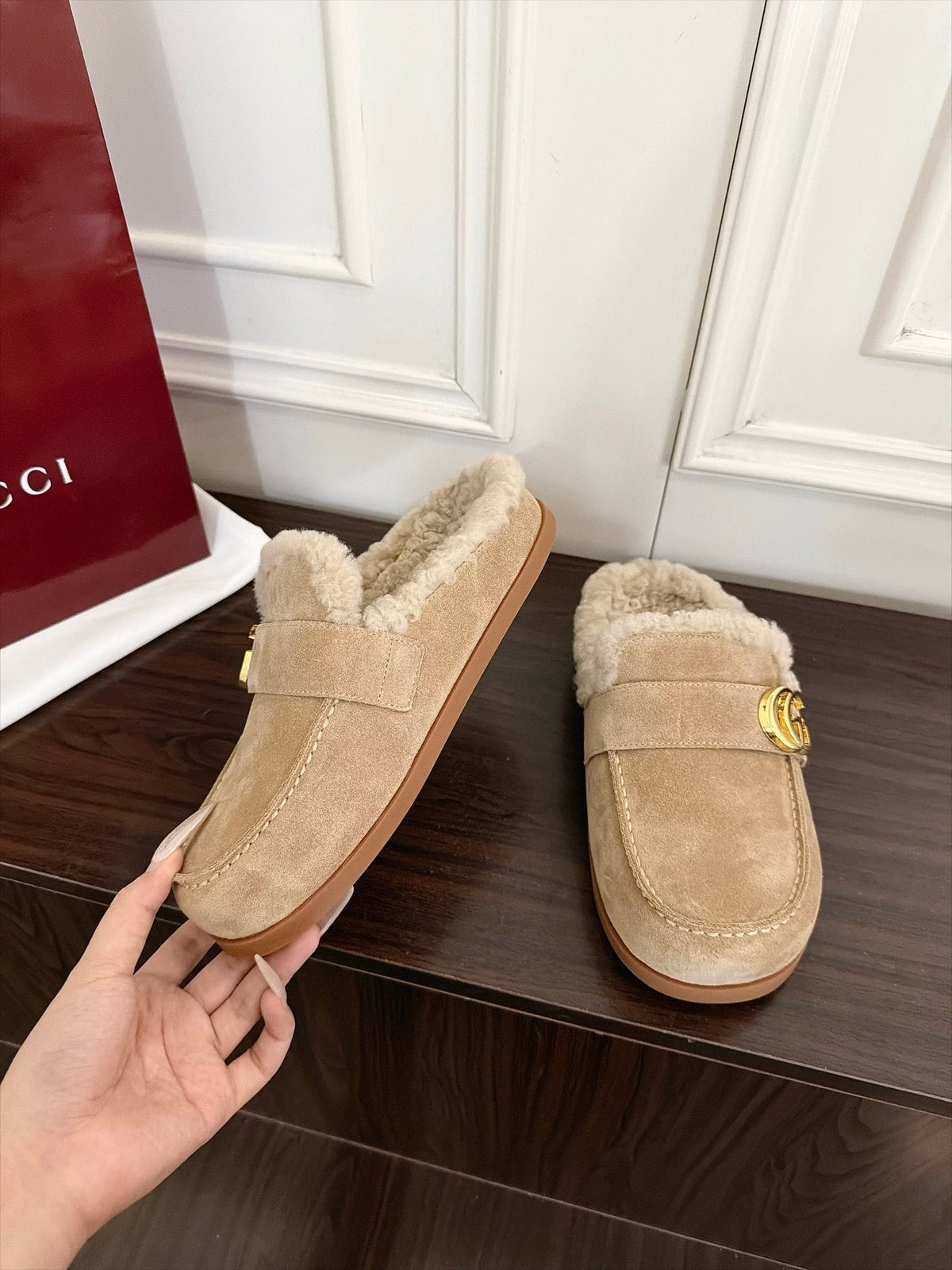 GG 26s Shearling Slippers Light Beige Suede 154149