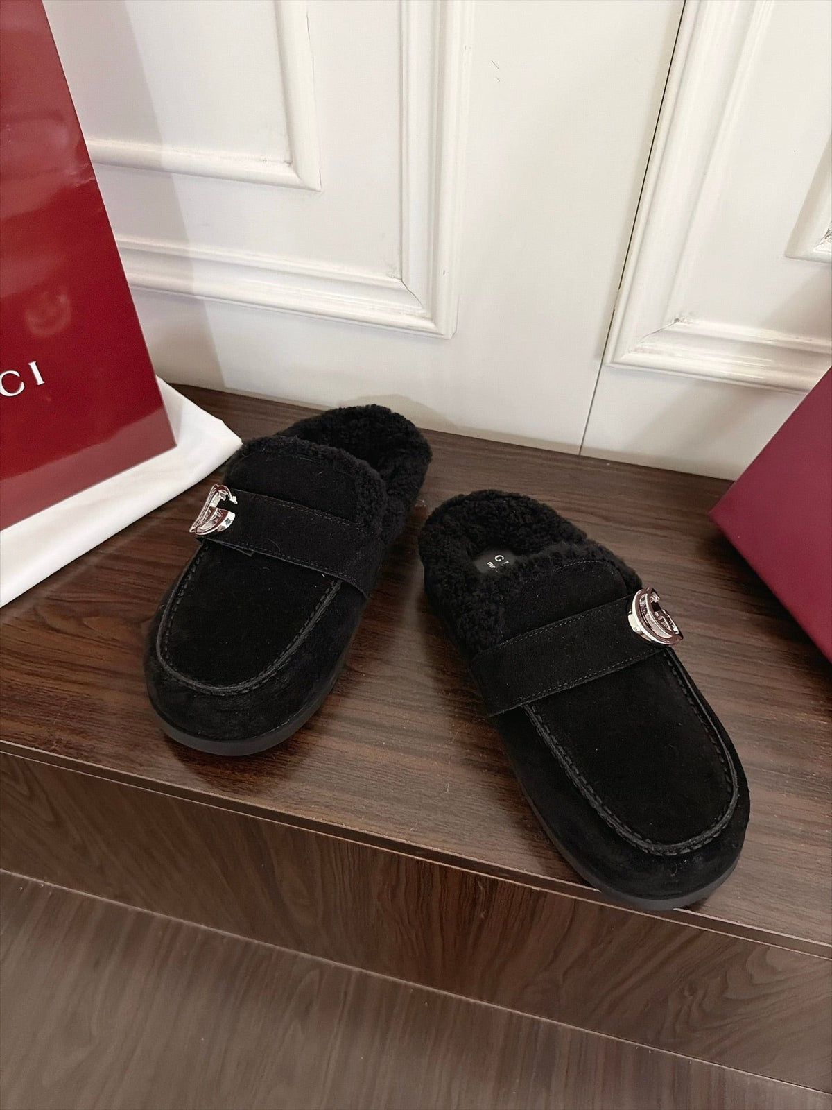 GG 26s Shearling Slippers Black Suede 154152