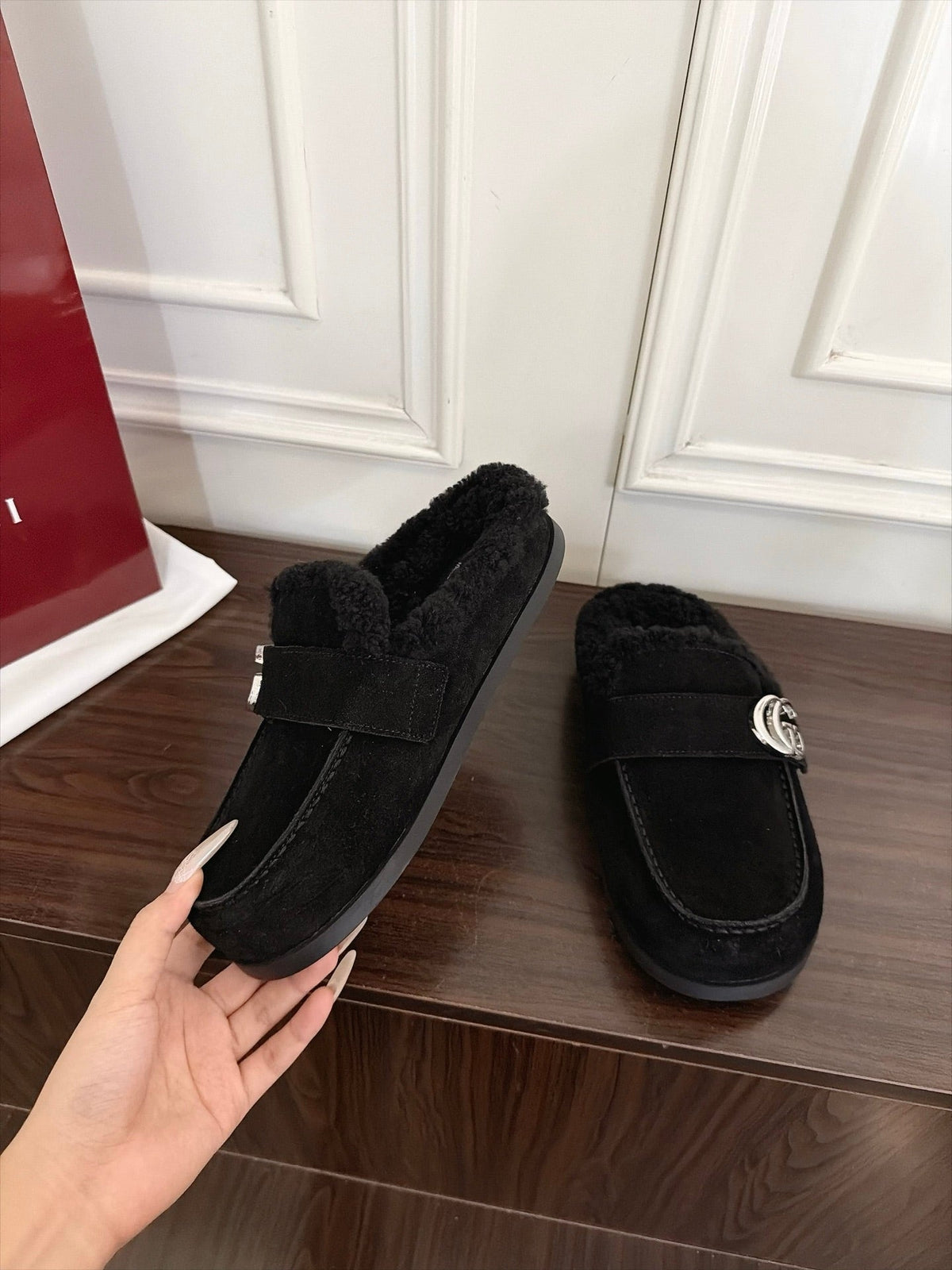 GG 26s Shearling Slippers Black Suede 154152