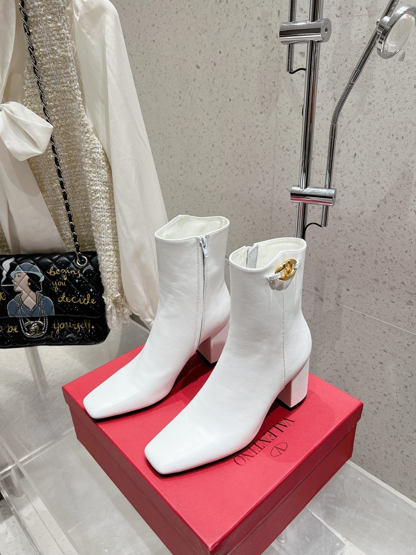 VLOGO SIGNATURE WHITE CALFSKIN ANKLE BOOT 75 MM