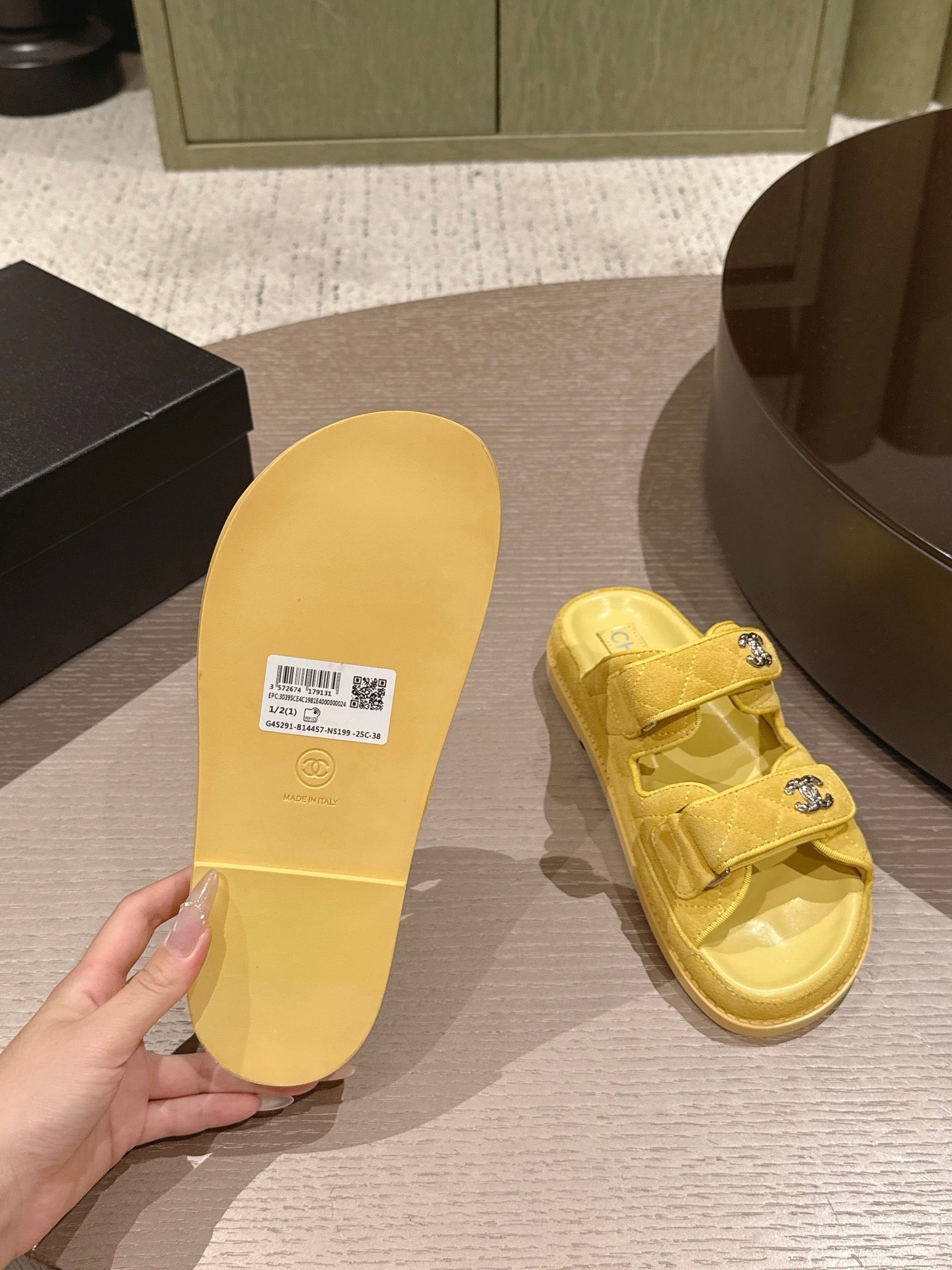 CC 26s Dad Sandal Mule Yellow Suede 762934
