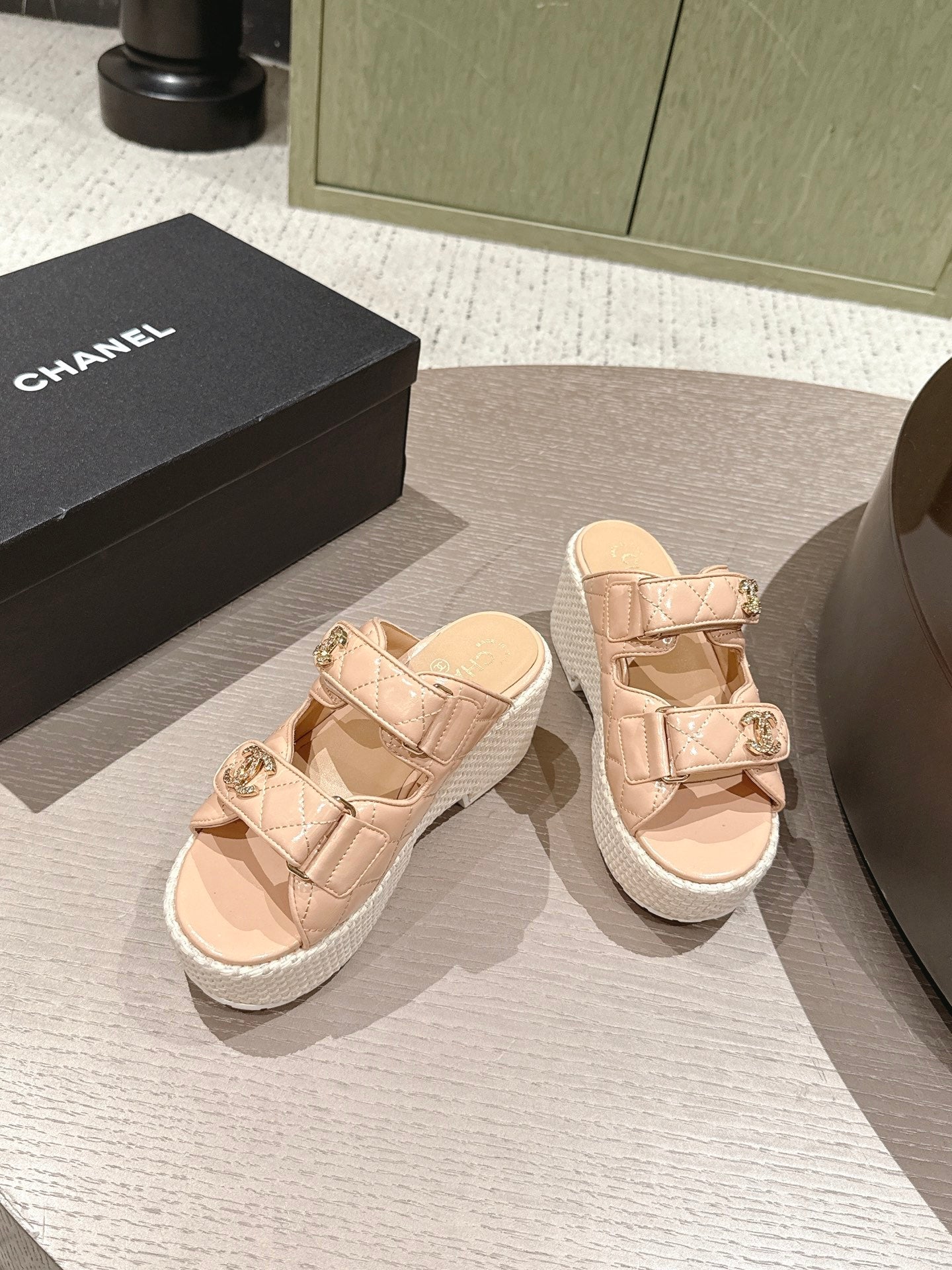 CC 26s Dad Platform Sandal Mule Beige Sheepskin 762875