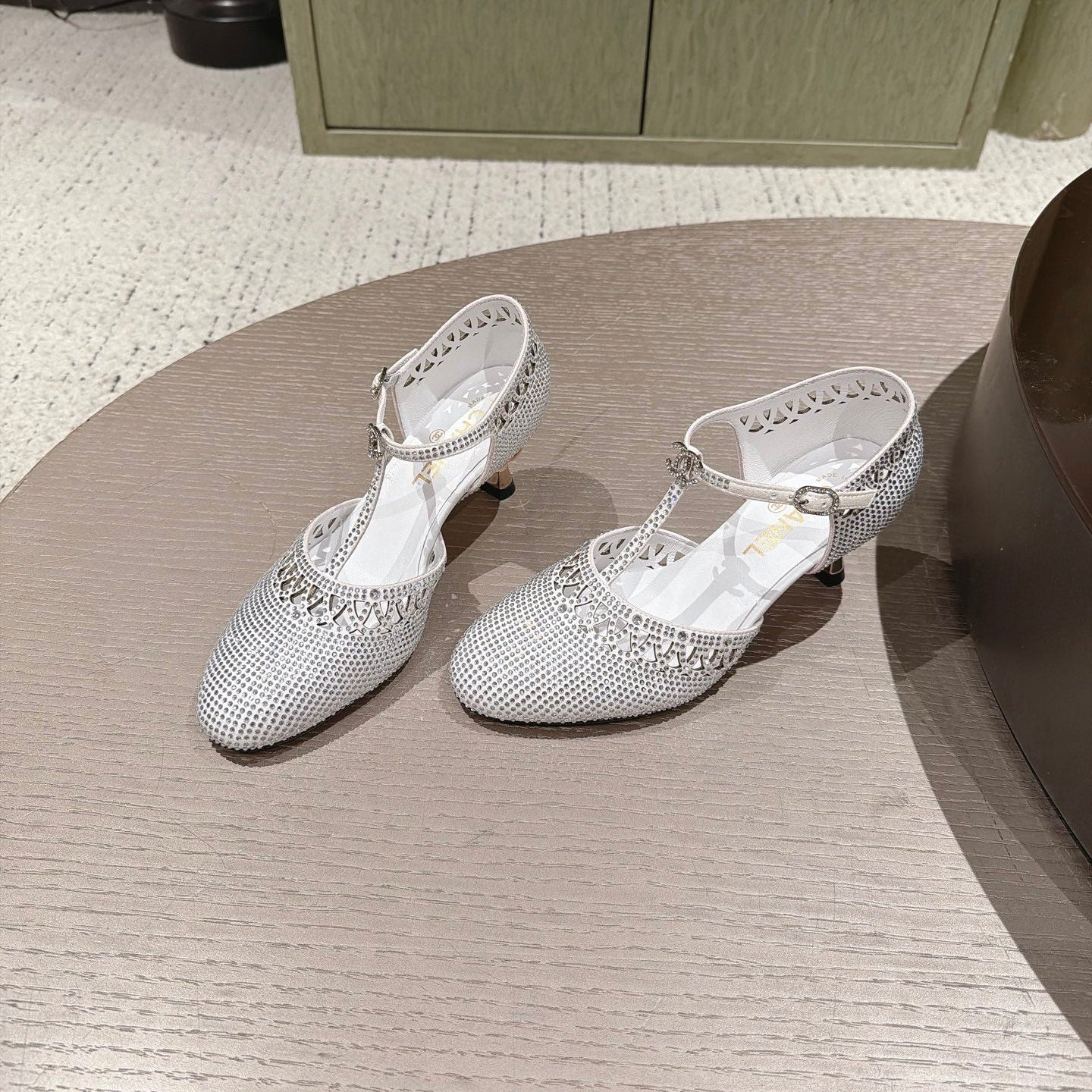 CC 26s T-strap Slingback 6.5cm White Lambskin/Rhinestones 917016