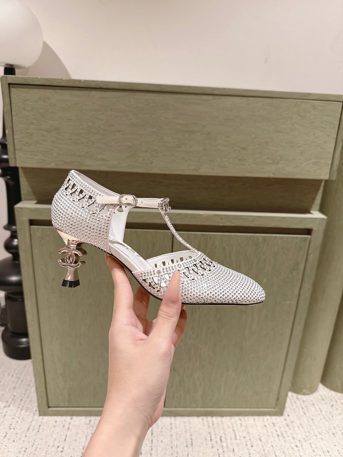 CC 26s T-strap Slingback 6.5cm White Lambskin/Rhinestones 917016