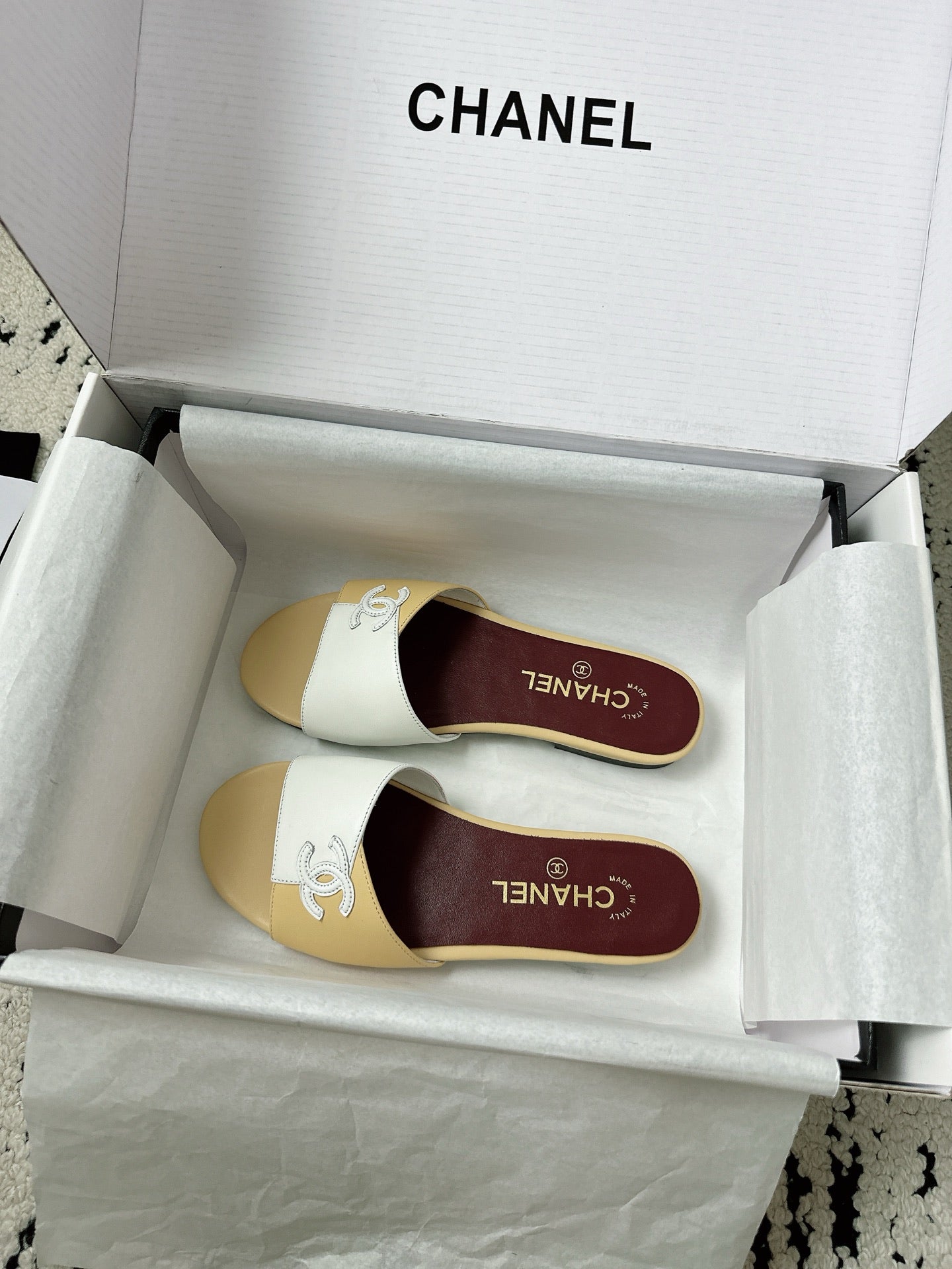 CC Cruise 2025/26 Flat Mules Light Beige White Lambskin