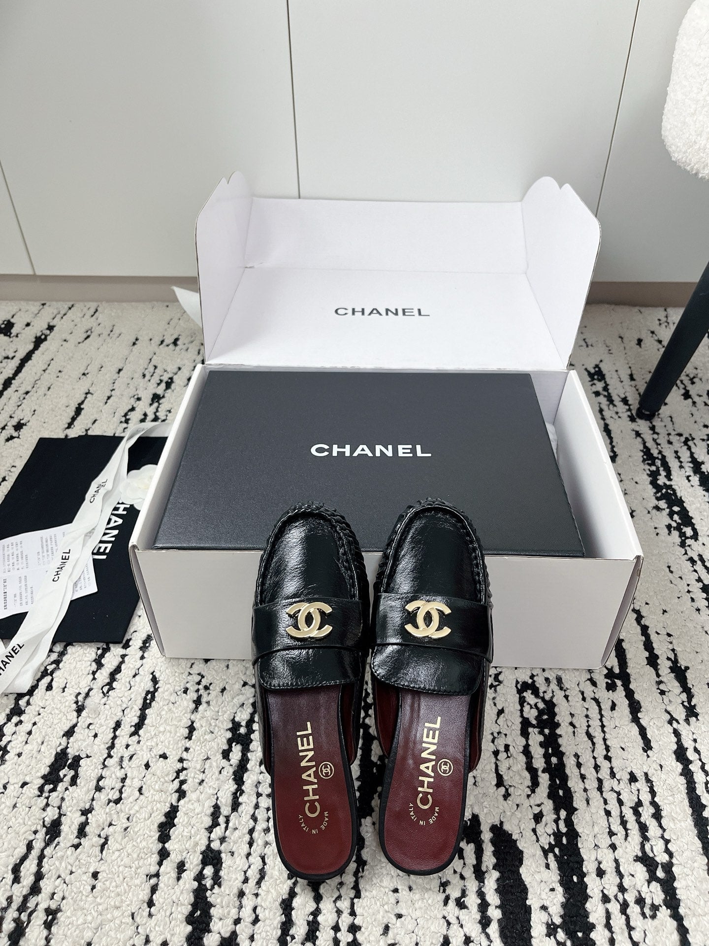 CC 26A Métiers d’art 2026 Mules Black Glossy Sheepskin 900756