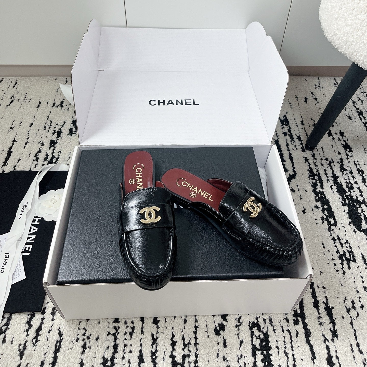 CC 26A Métiers d’art 2026 Mules Black Glossy Sheepskin 900756