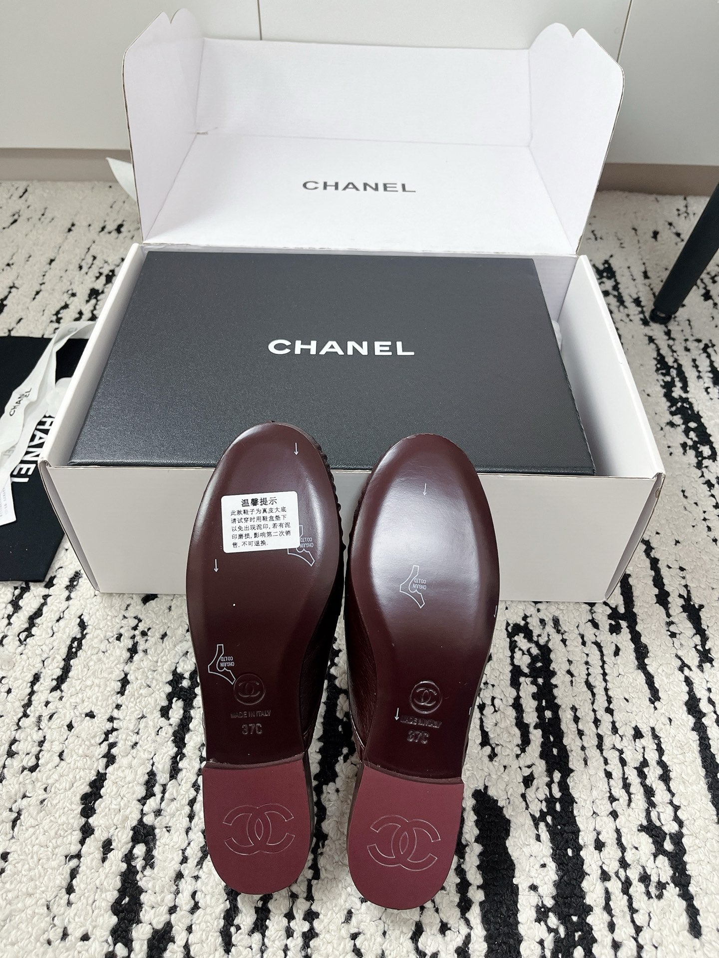 CC 26A Métiers d’art 2026 Mules Burgundy Glossy Sheepskin 900757