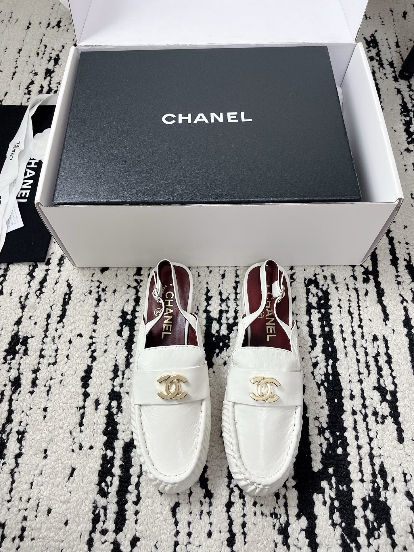 CC 26A Métiers d’art 2026 Slingback White Glossy Sheepskin 900759