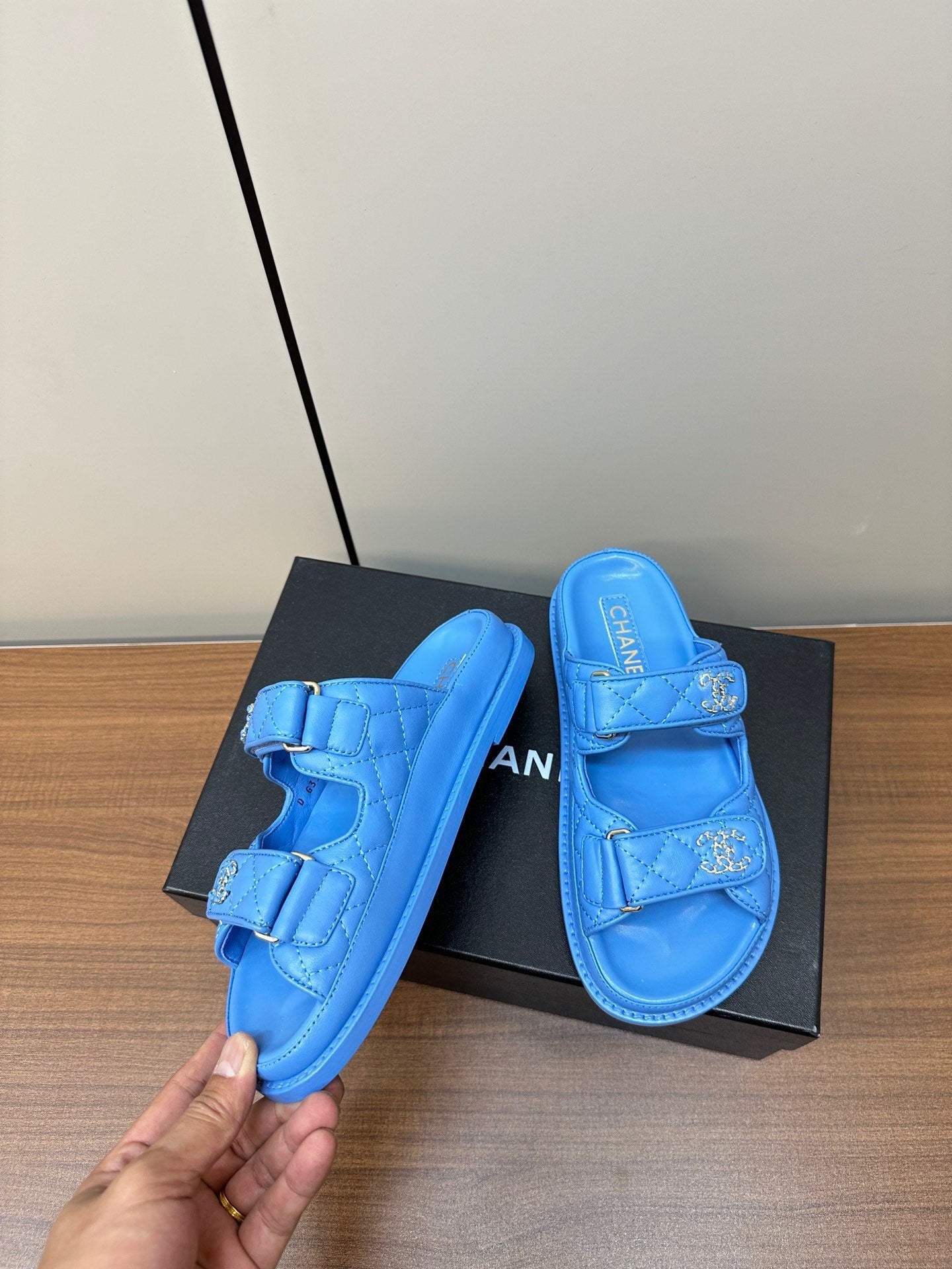 CC 26s Dad Sandal Bright Blue Sheepskin 965034