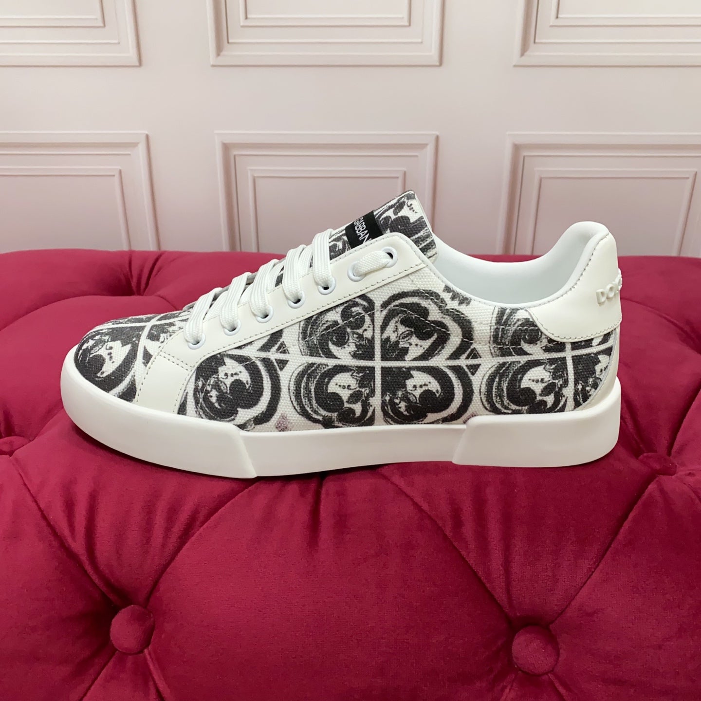 DC 25 Portofino Light Sneakers Black White Majolica-print & Sheepskin 333869