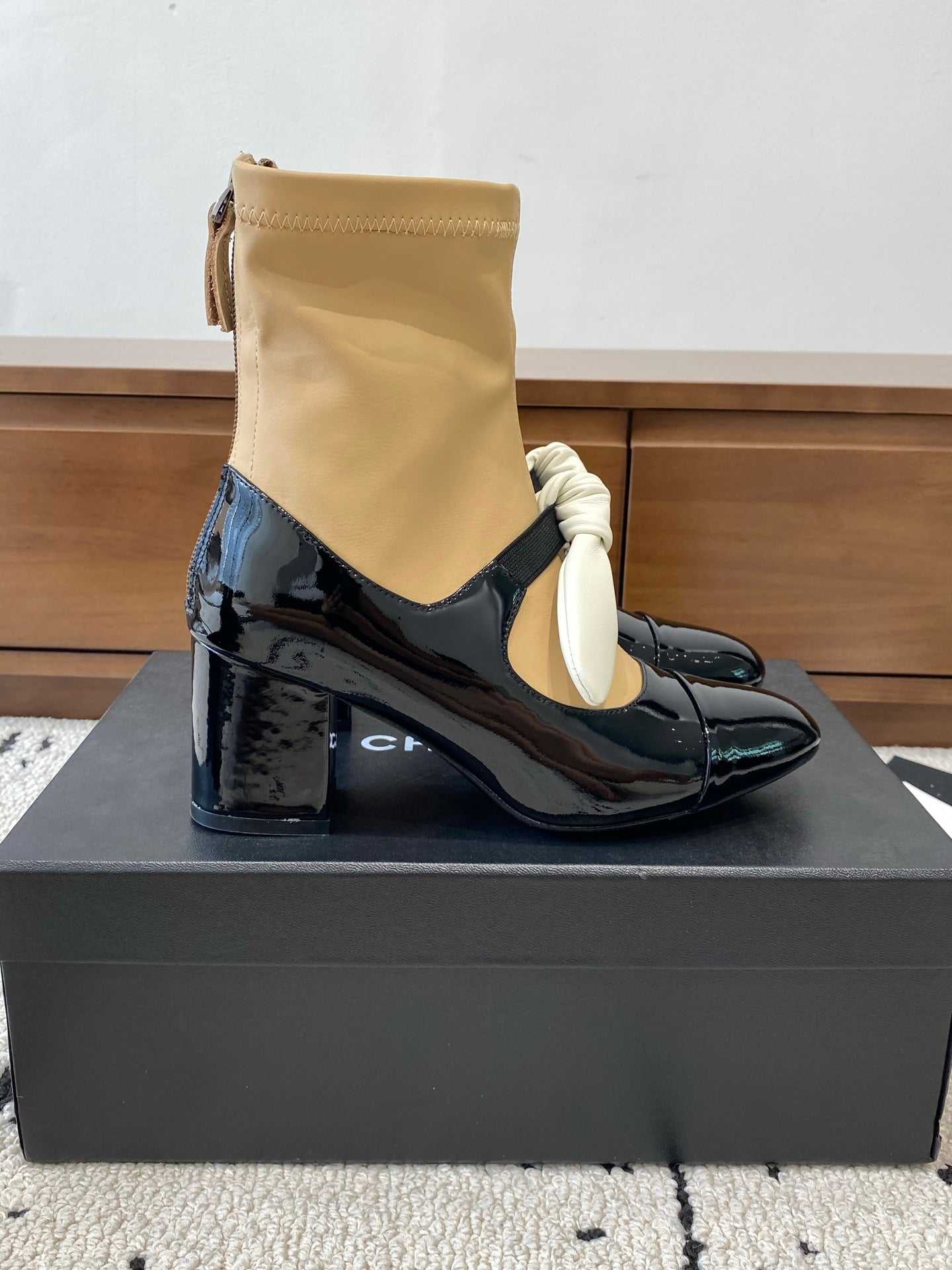 CC Big Ribbon Middle Boots Heel 50mm Black Beige Sheepskin Patent Leather 529279