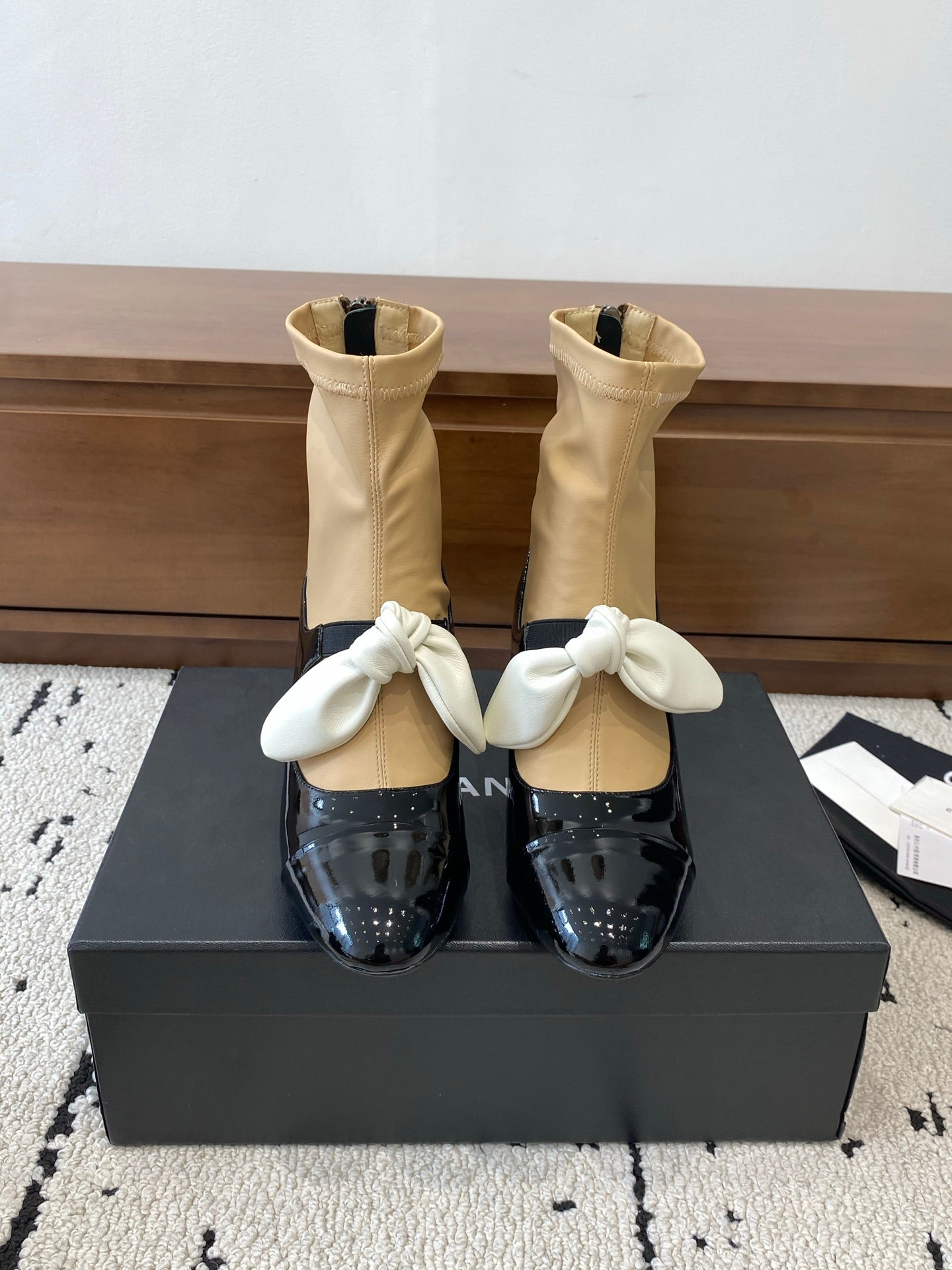 CC Big Ribbon Middle Boots Heel 50mm Black Beige Sheepskin Patent Leather 529279