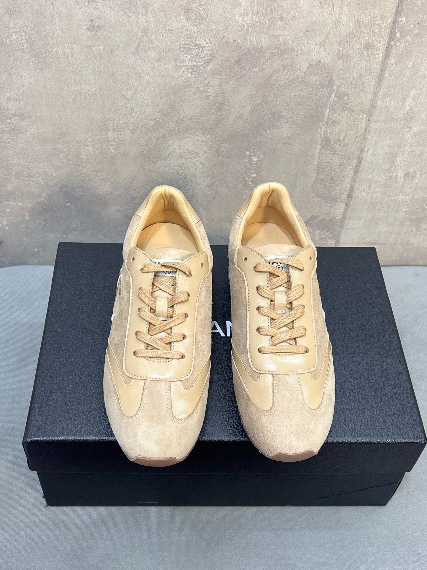 CC 26P Sneakers Light Beige Suede 682524