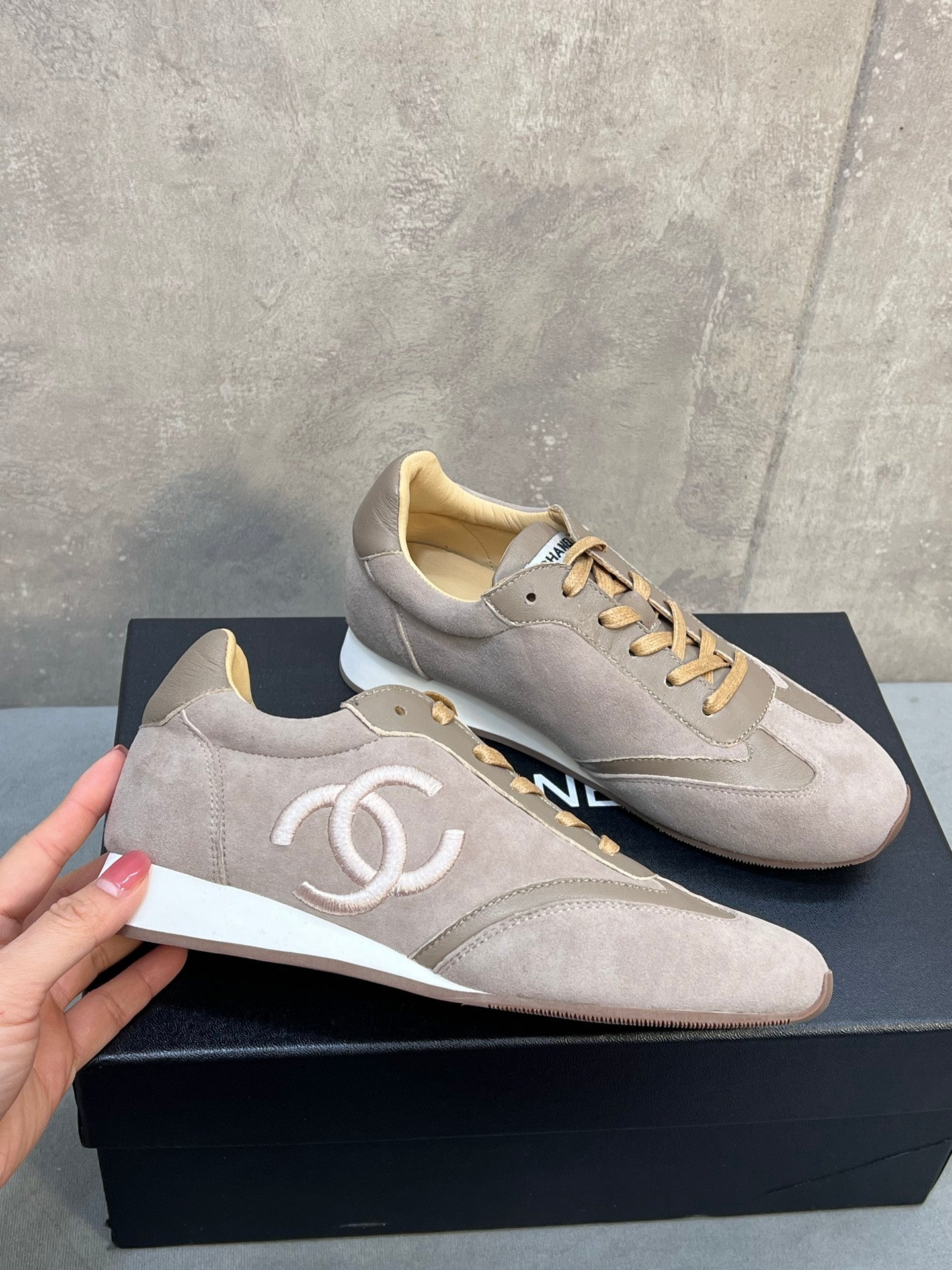 CC 26P Sneakers Light Grey Suede 682525