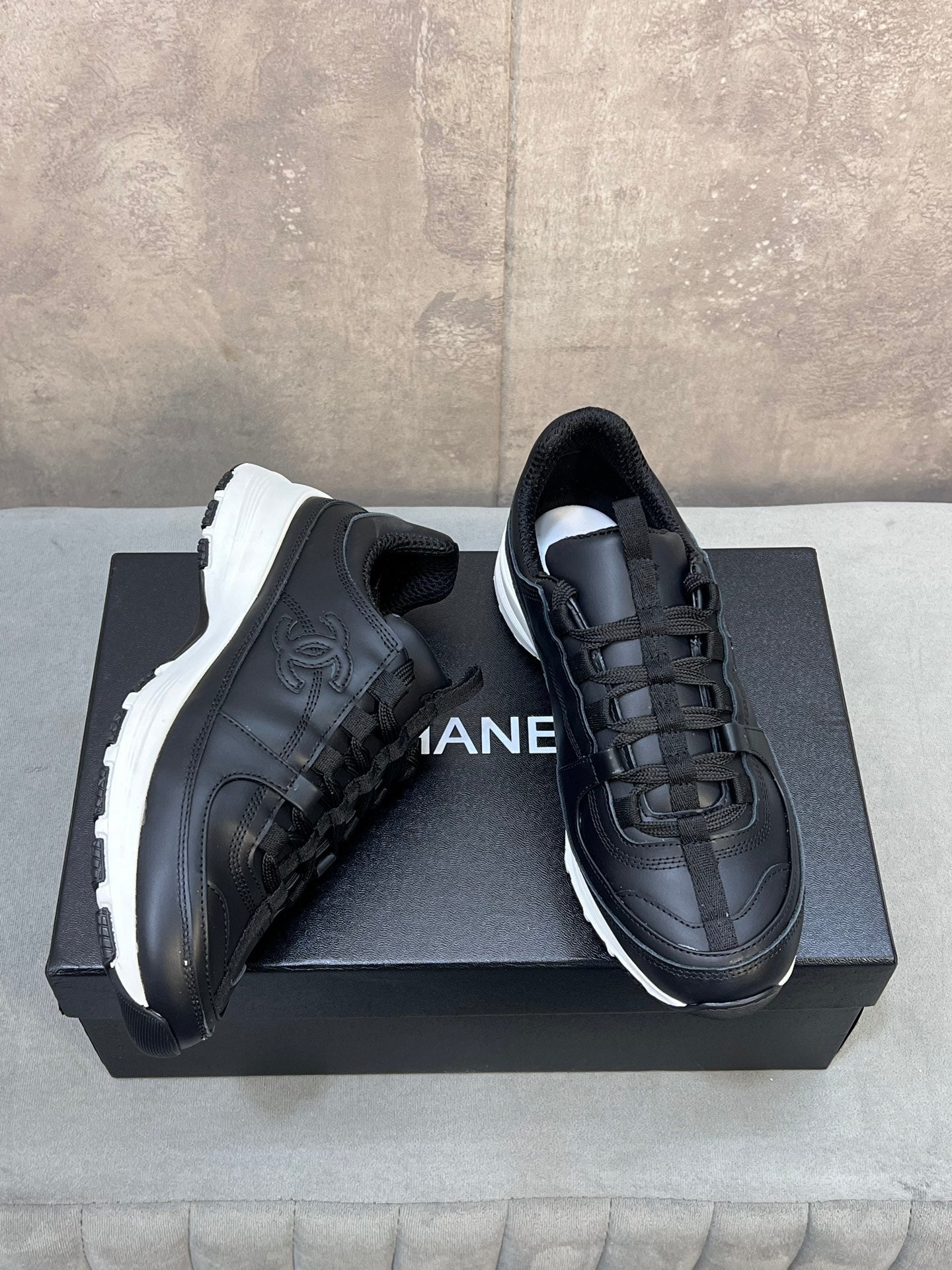 CC 26s Runner CC Logo Sneakers Black Calfskin