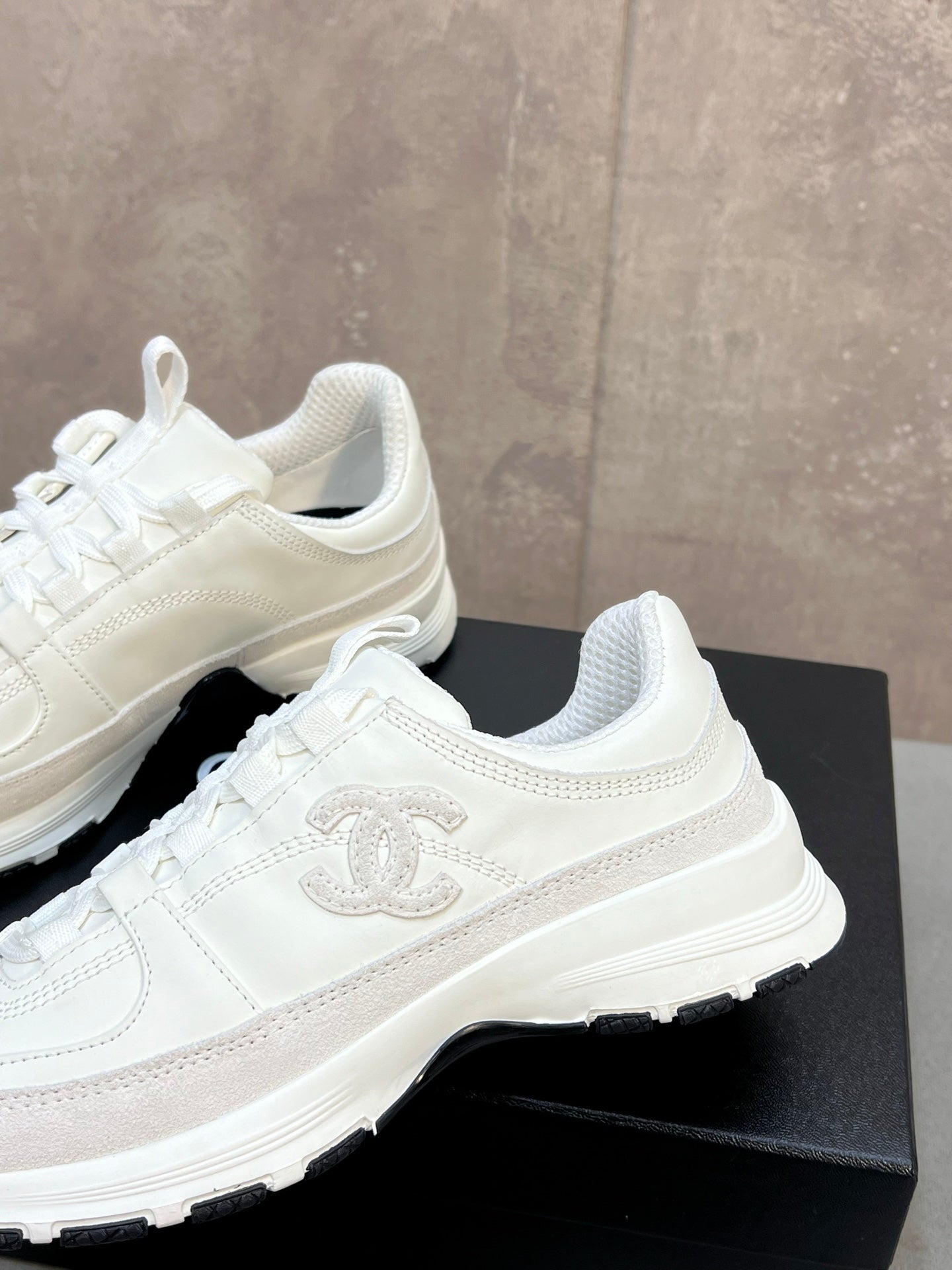 CC 26s Runner CC Logo Sneakers White Calfskin Suede