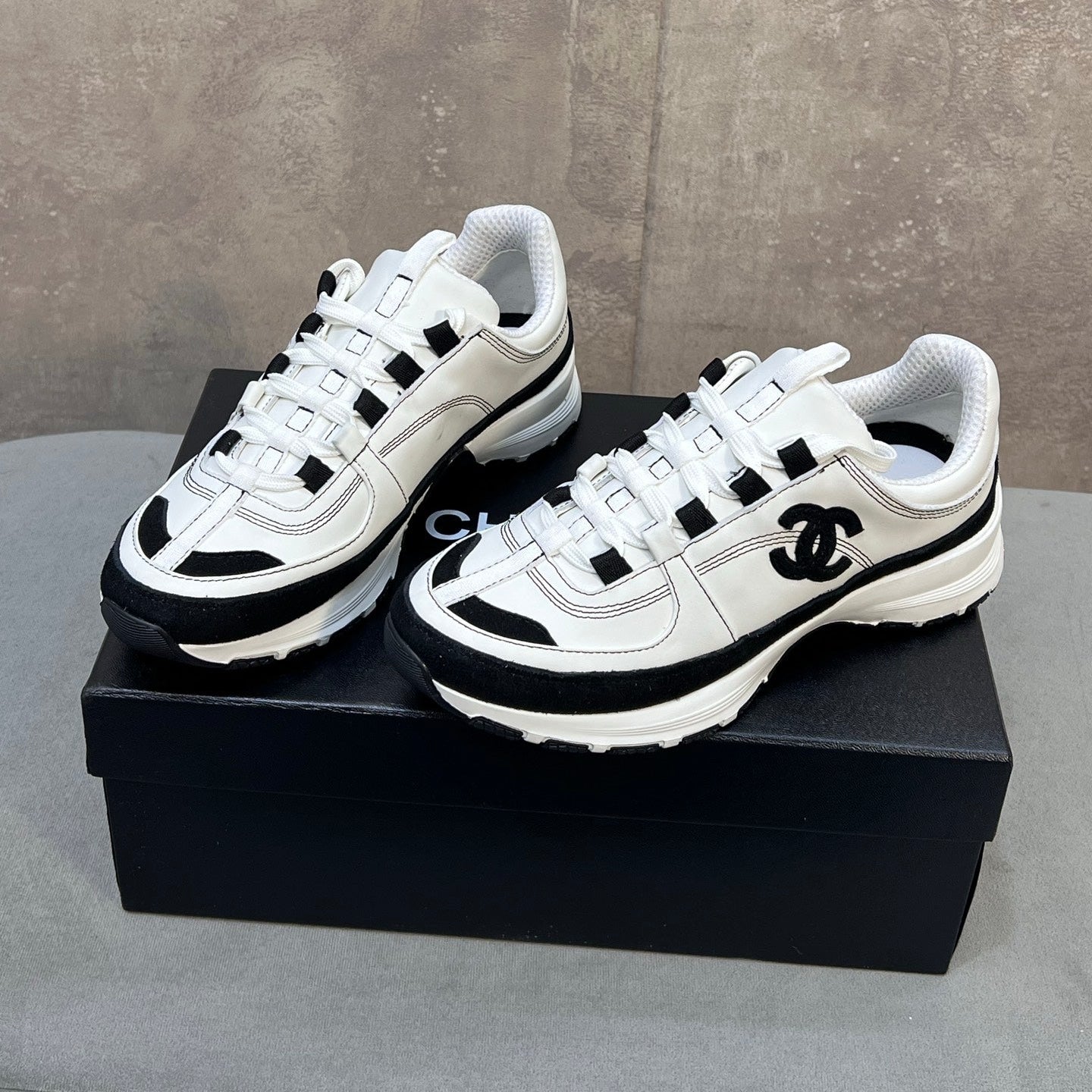 CC 26s Runner CC Logo Sneakers White Black Calfskin