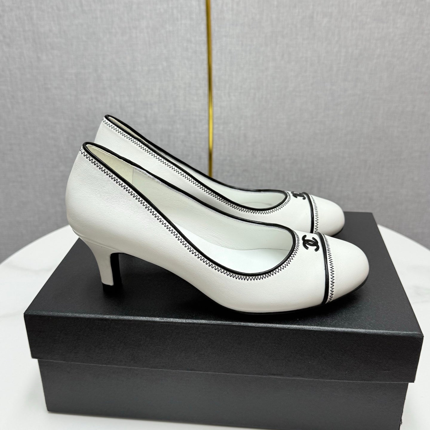 CC 25 Pumps 50mm White Black Sheepskin 368794