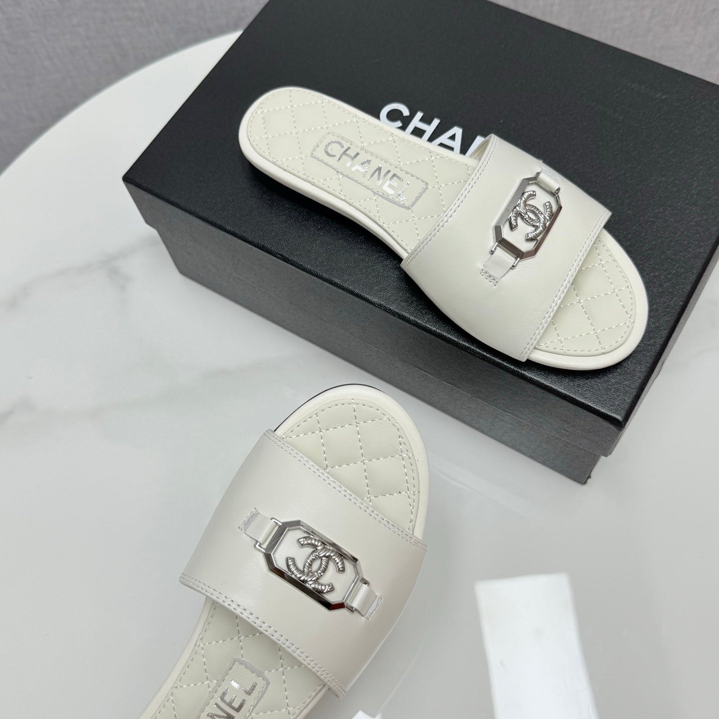 CC 25 Mule Sandals White Sheepskin 368801