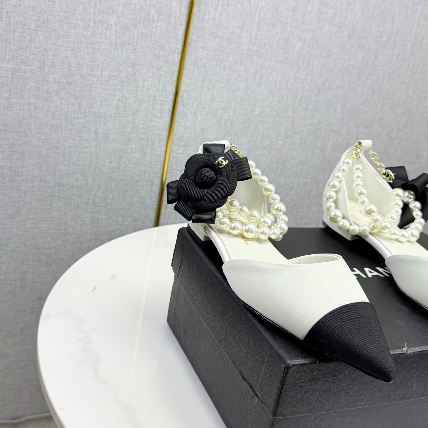CC 25K New Pearl Chain Slingback Black White Sheepskin Fabric 541067