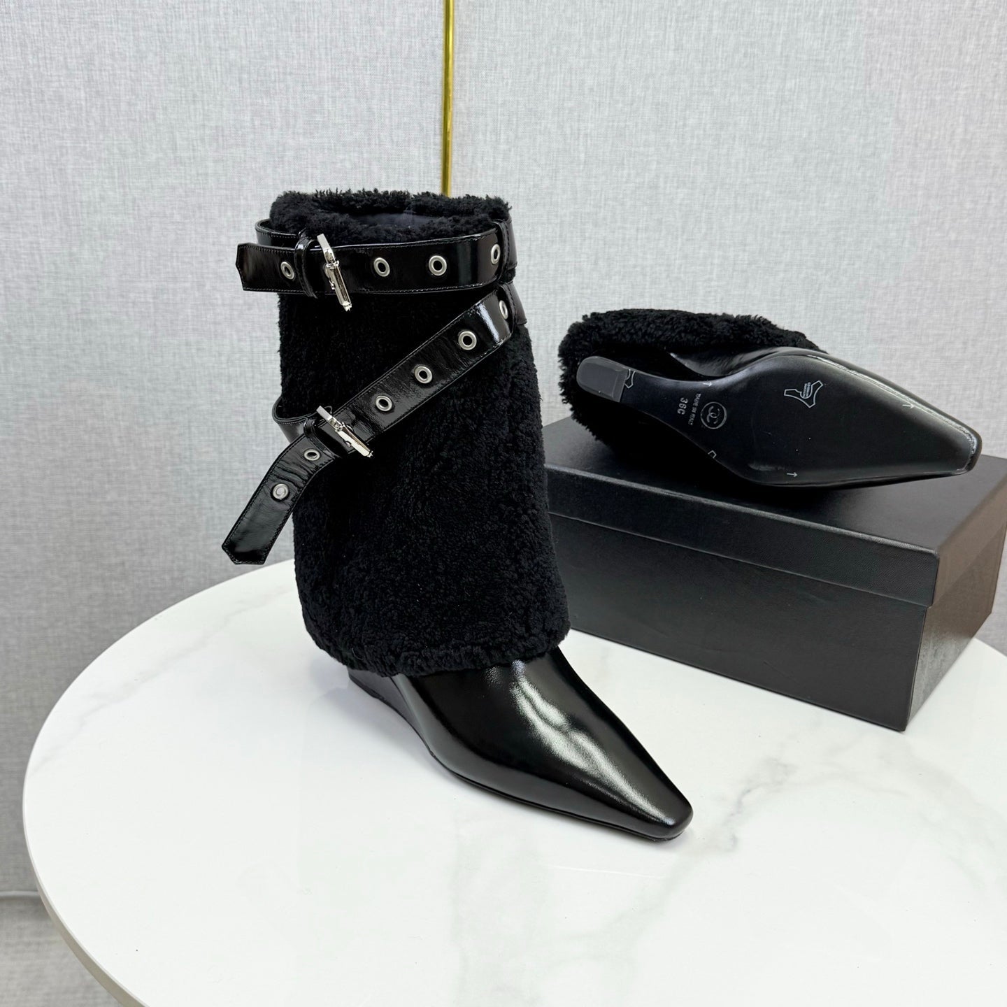 CC 26s Knight Martin Boots Black Sheepskin Wool 620409