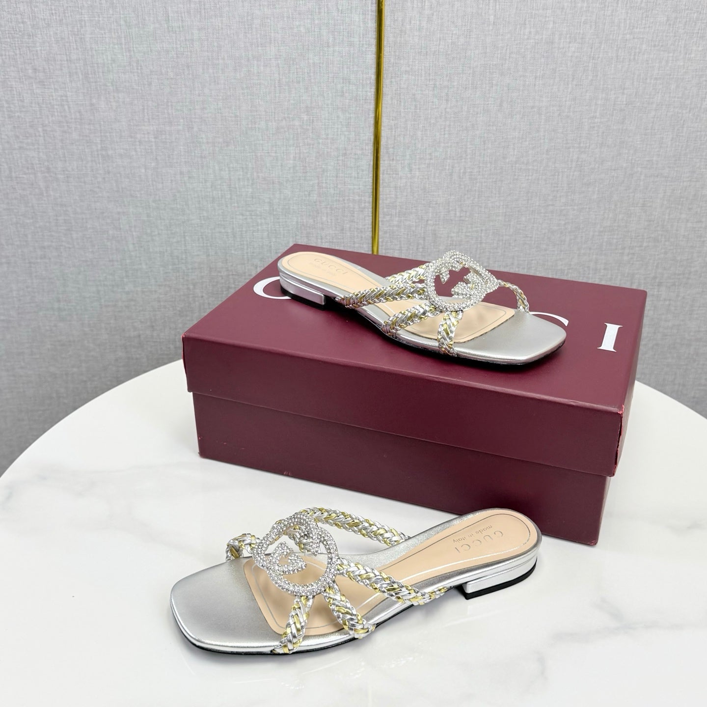 GG 26s Slippers With Crystal Interlocking G Sliver Leather 639930