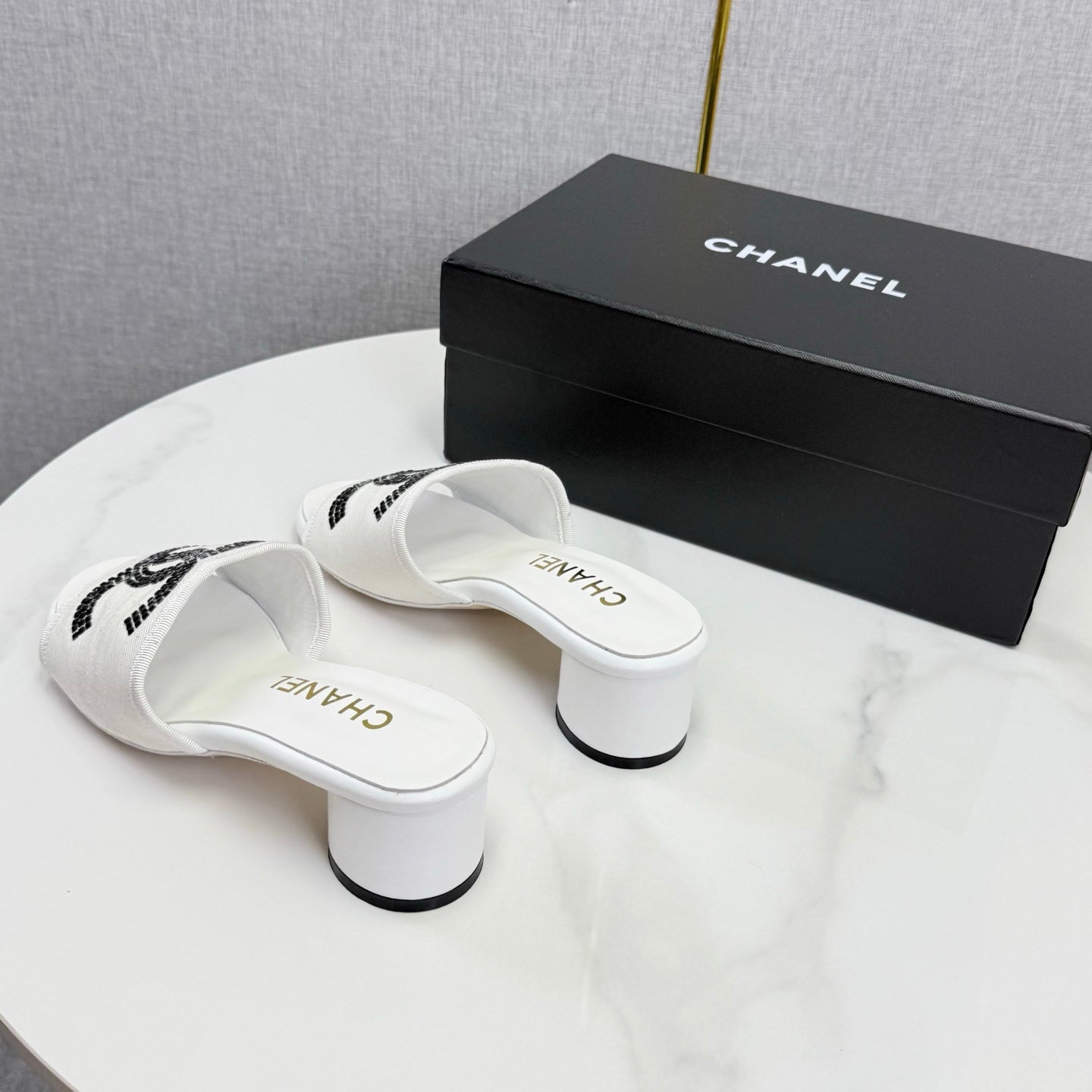 CC 26SS Sandals White Canvas Sheepskin 639893