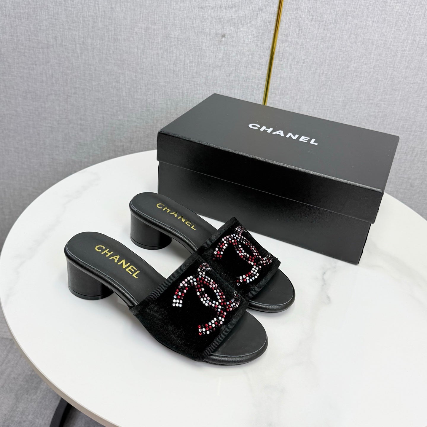 CC 26SS Sandals Black Velvet Sheepskin 639895