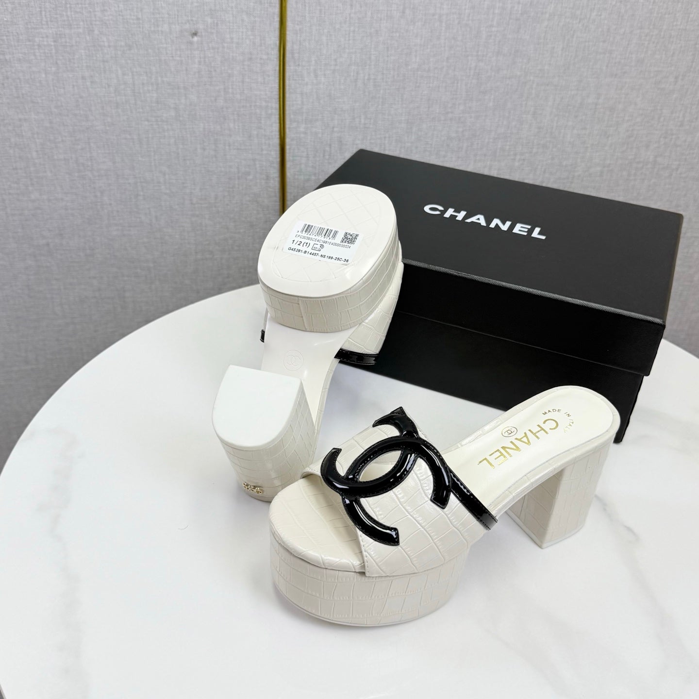 CC 26s Block Heel Sandals 10cm White Crocodile-Embossed Calfskin
