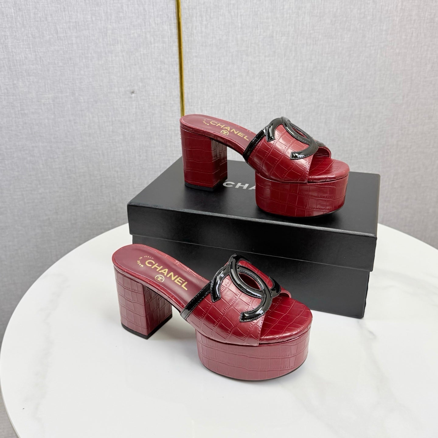 CC 26s Block Heel Sandals 10cm Red Crocodile-Embossed Calfskin