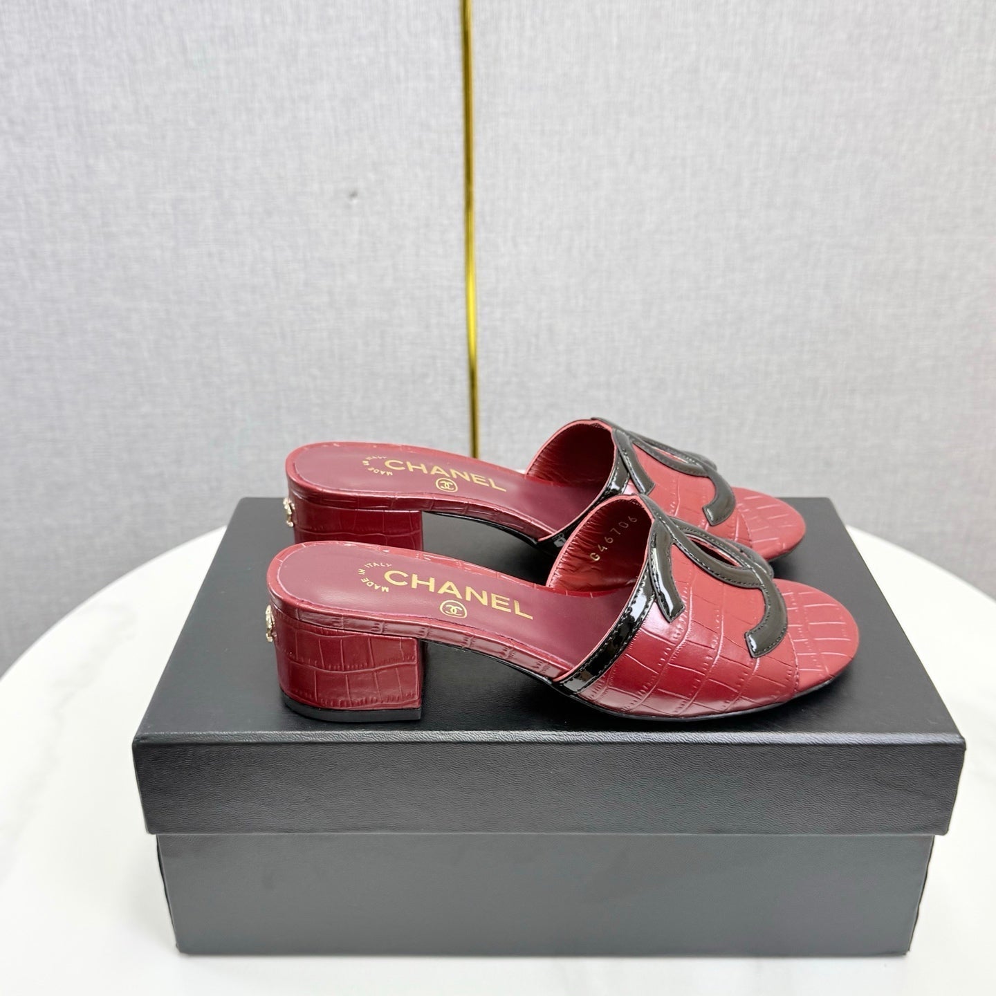 CC 26s Block Heel Sandals 4cm Red Crocodile-Embossed Calfskin