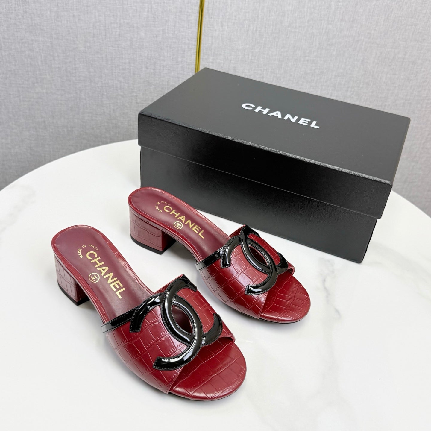 CC 26s Block Heel Sandals 4cm Red Crocodile-Embossed Calfskin