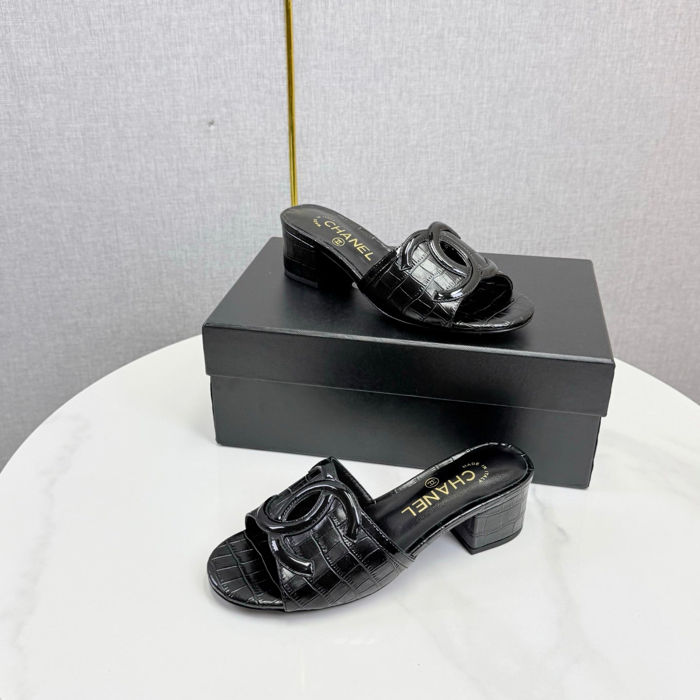 CC 26s Block Heel Sandals 4cm Black Crocodile-Embossed Calfskin