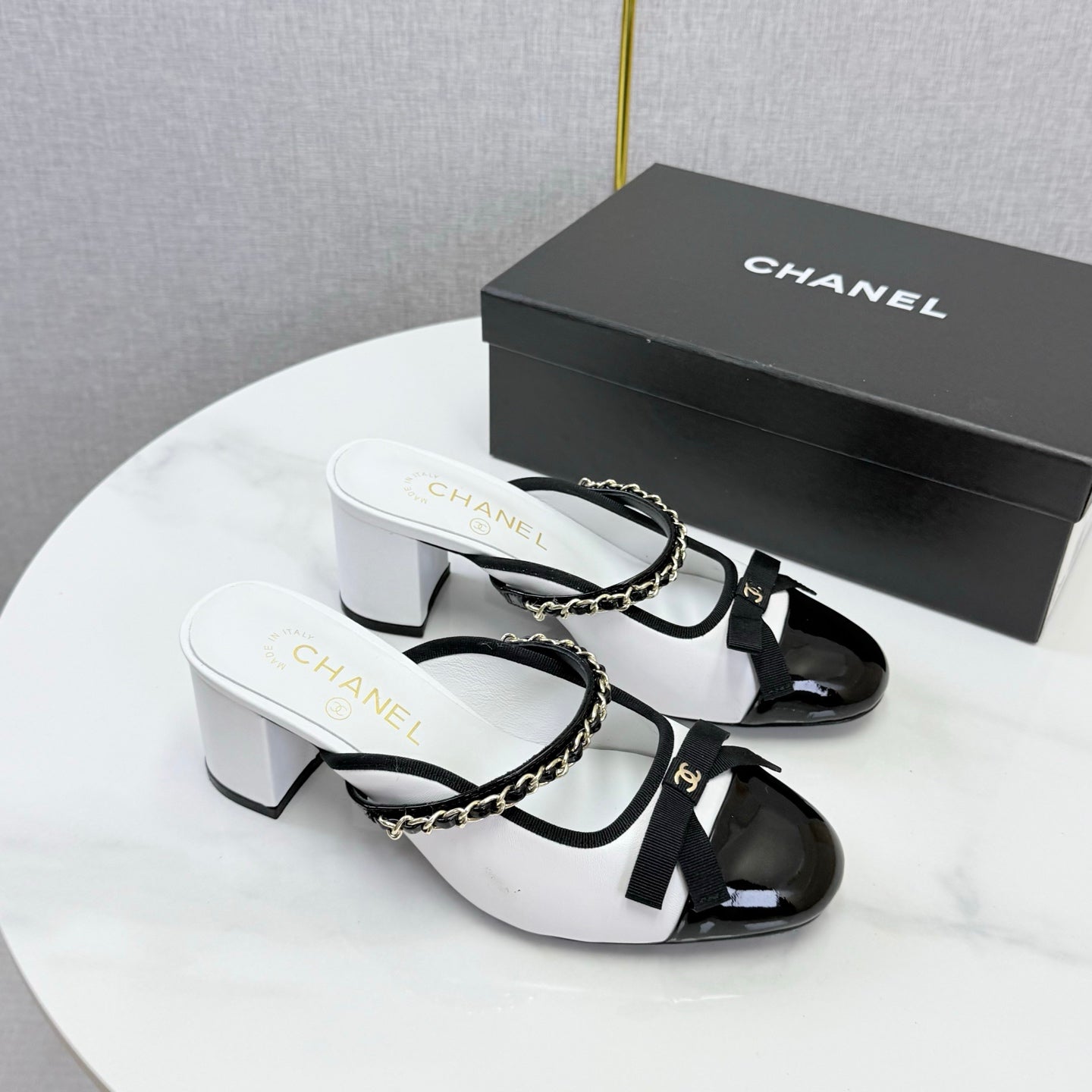 CC 26s High Heel Mules 4.5cm White Black Lambskin Patent Leather