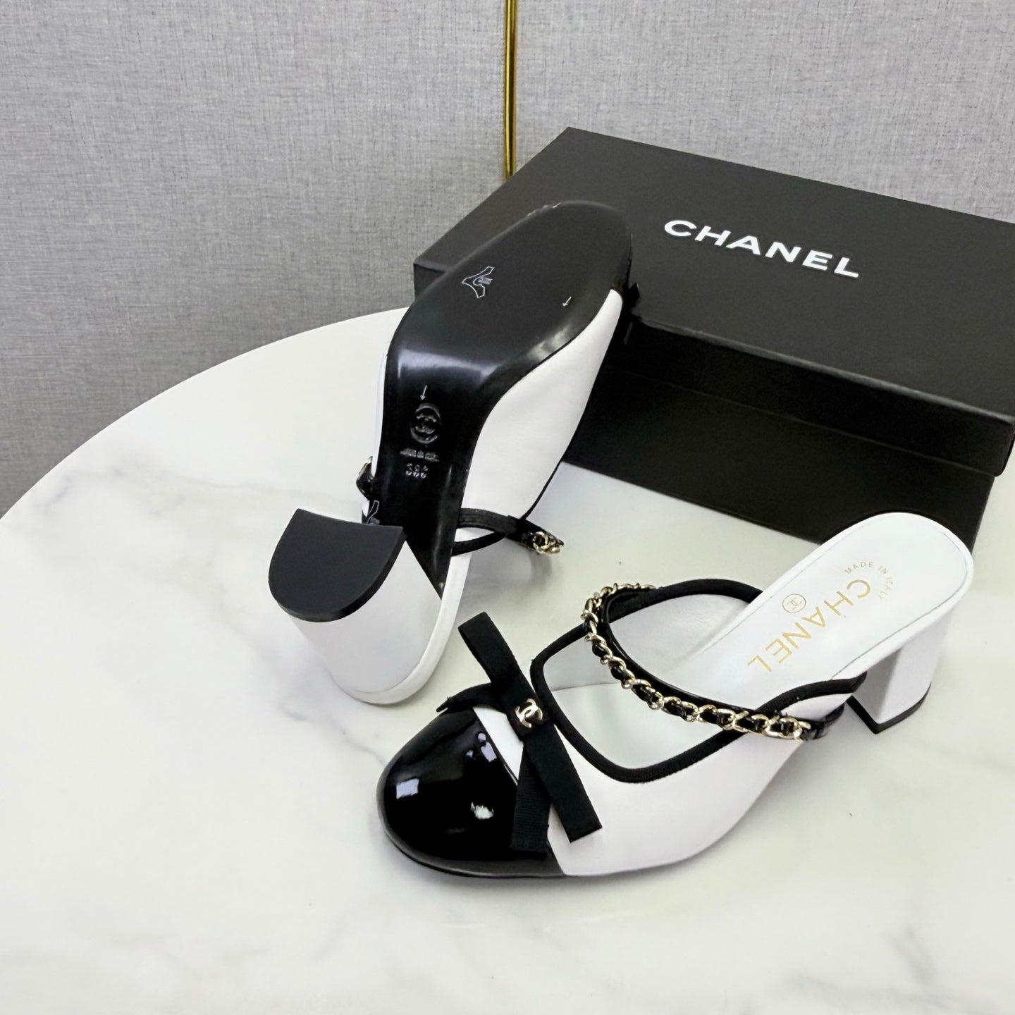 CC 26s High Heel Mules 4.5cm White Black Lambskin Patent Leather