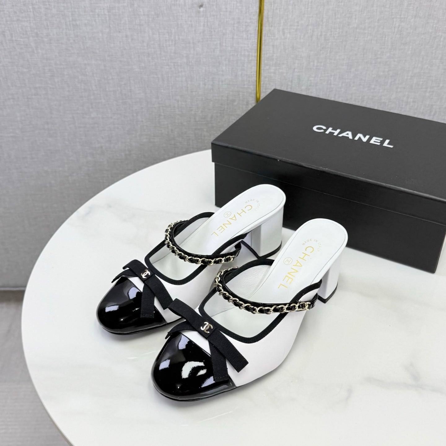 CC 26s High Heel Mules 4.5cm White Black Lambskin Patent Leather