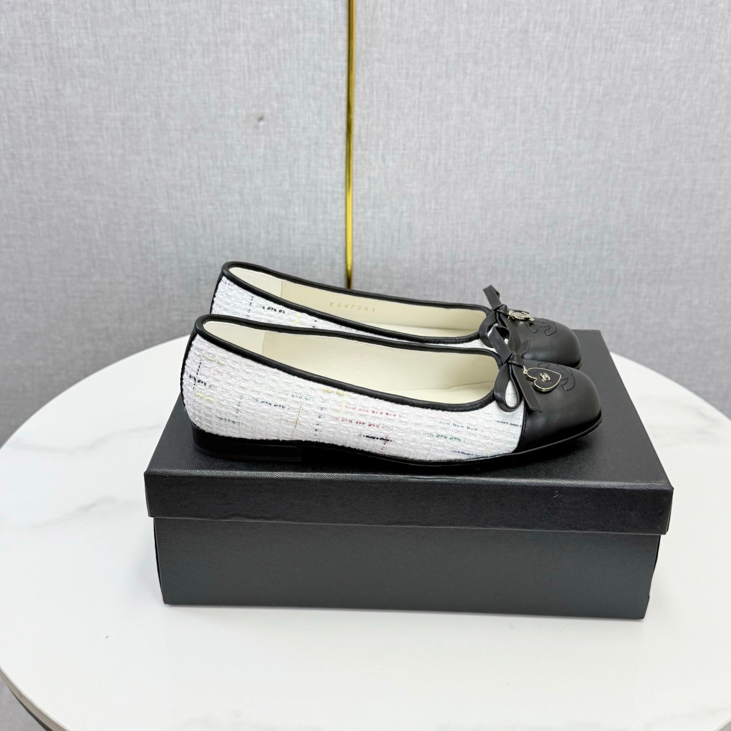 CC 26s Ballet Flats In White Tweed And Black Lambskin