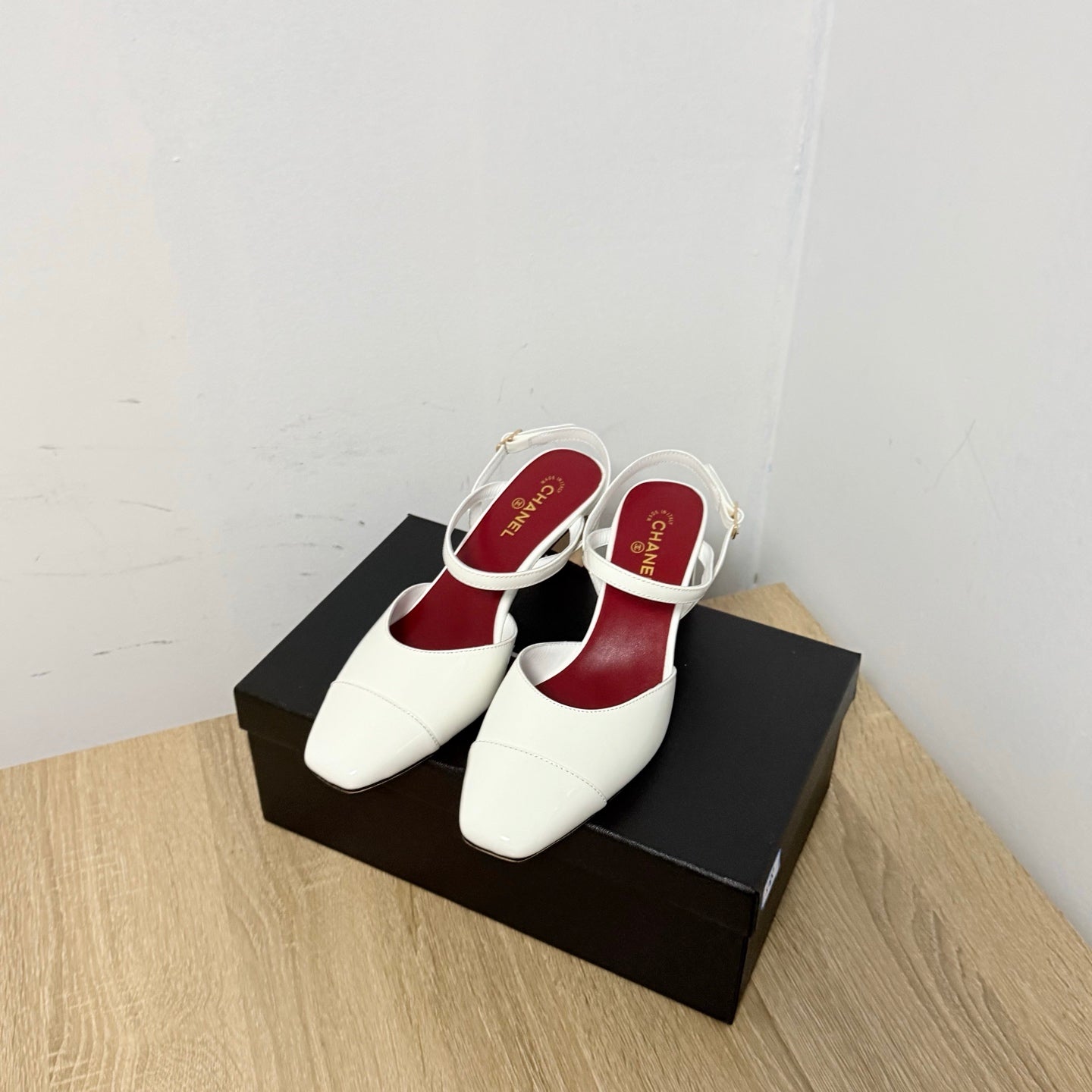 CC Métiers d’art 2026 Slingbacks 6.5cm White Patent Calfskin 865639
