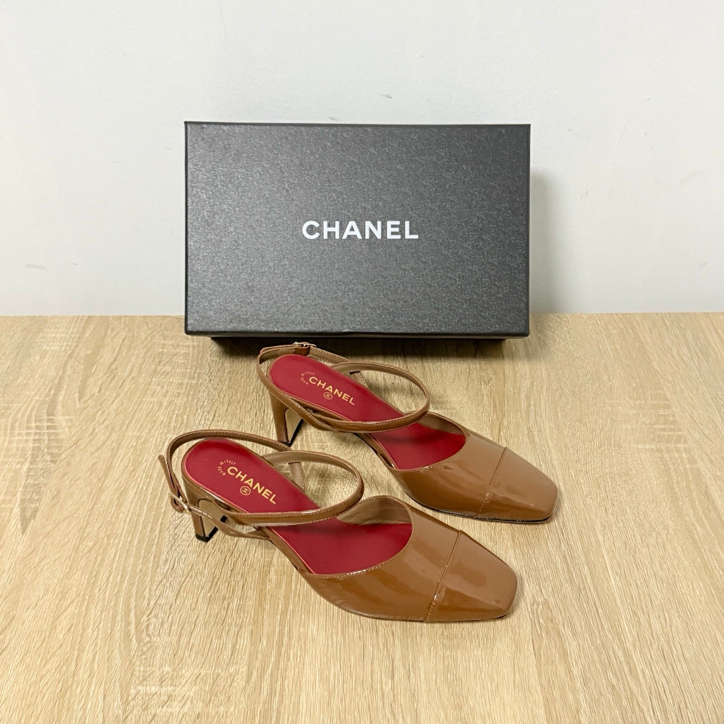 CC Métiers d’art 2026 Slingbacks 6.5cm Brown Patent Calfskin 865642
