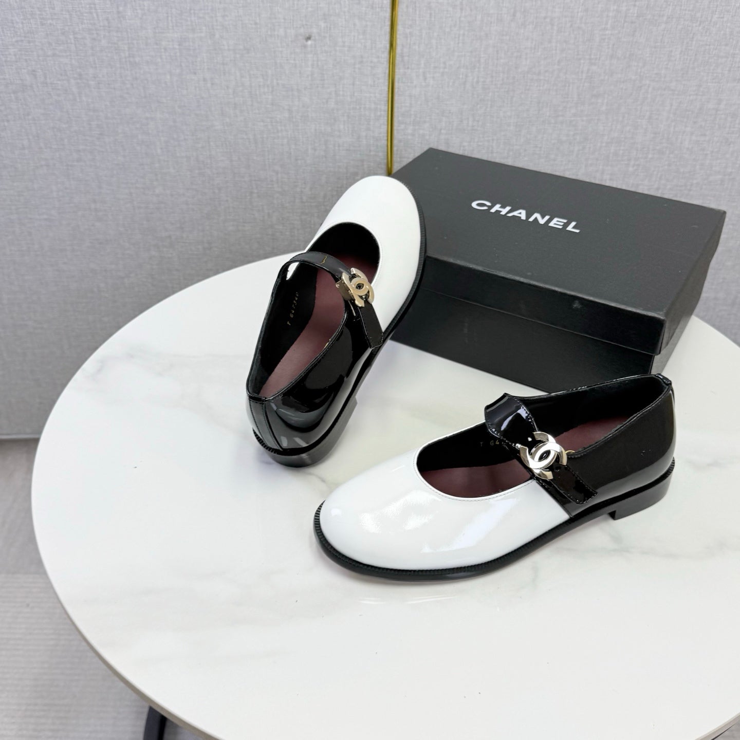 CC 26s Mary Jane Flats Black White Patent Leather 904498