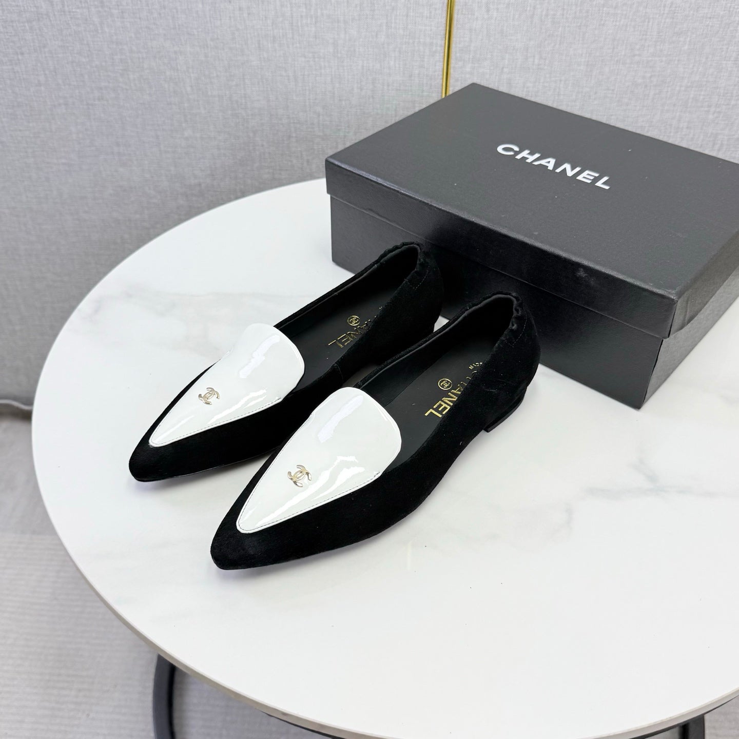 CC 26s Pointed Loafers Black White Suede Patent Leather 972785