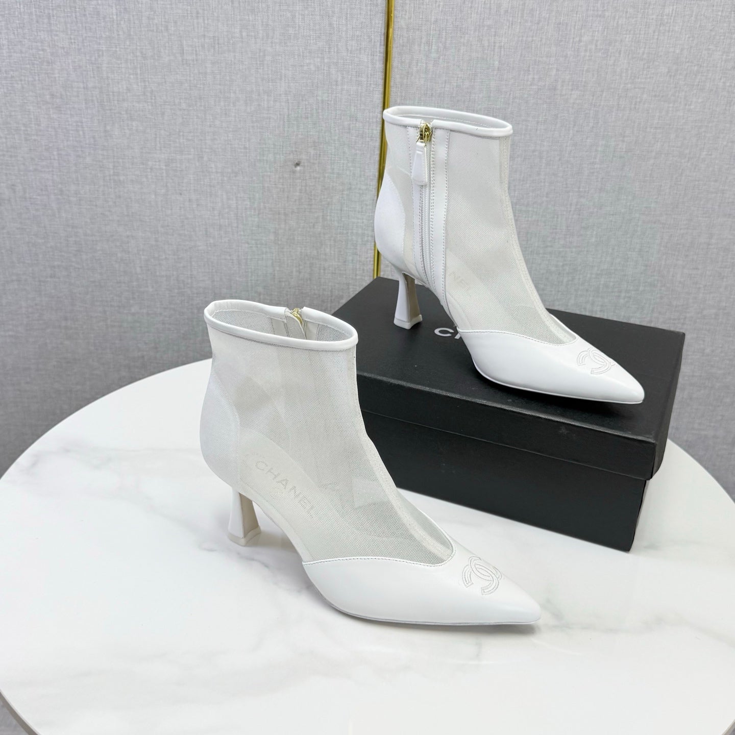 CC 26s Pointed-Toe Stiletto Ankle Boots White Sheepskin Mesh 972788