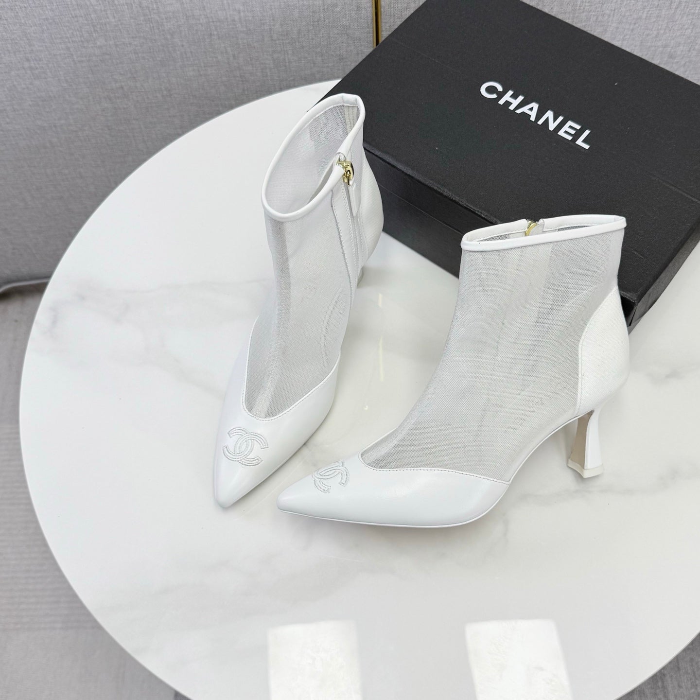 CC 26s Pointed-Toe Stiletto Ankle Boots White Sheepskin Mesh 972788