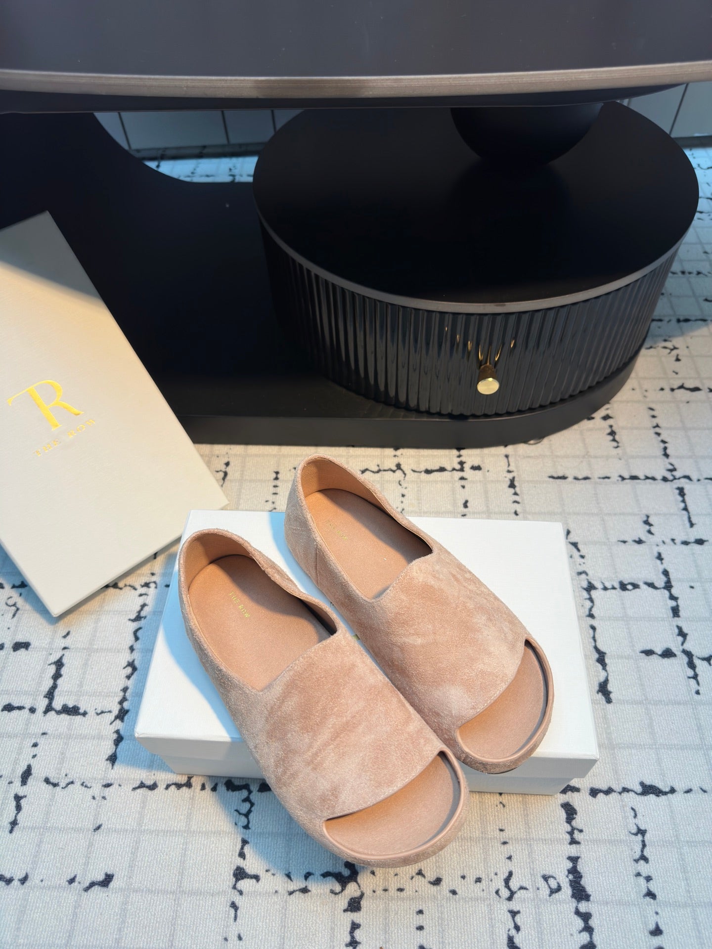 The Row Slide Mules Beige Cow Suede 334354