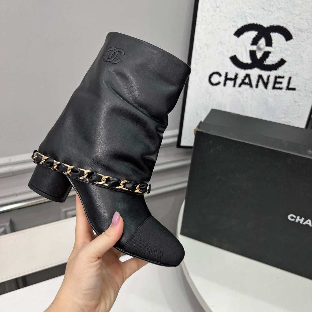 CC 25 Short Boots With Chain 55mm Black Cowhide Grosgrain 374029