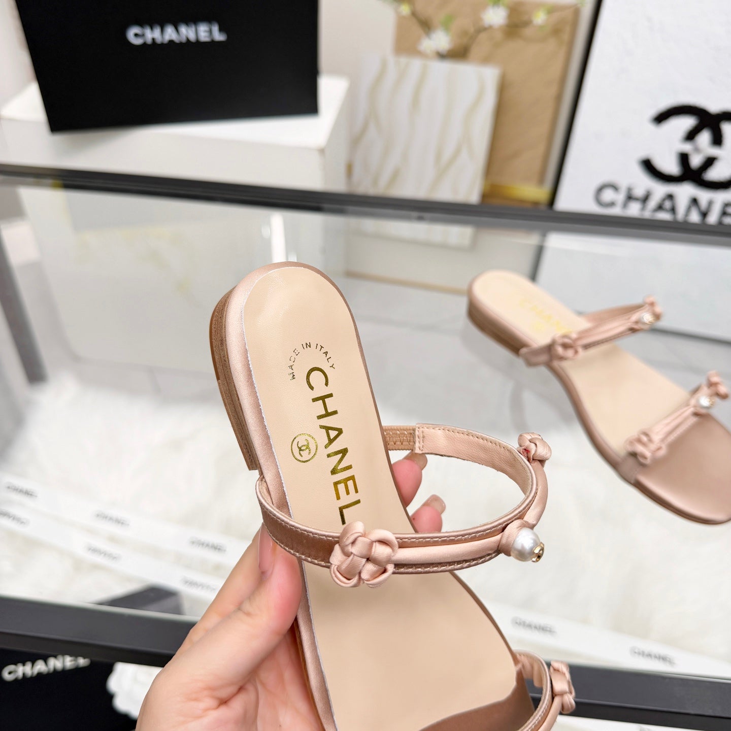 CC 2026 Pearl Slide Beige Satin Leather 692025