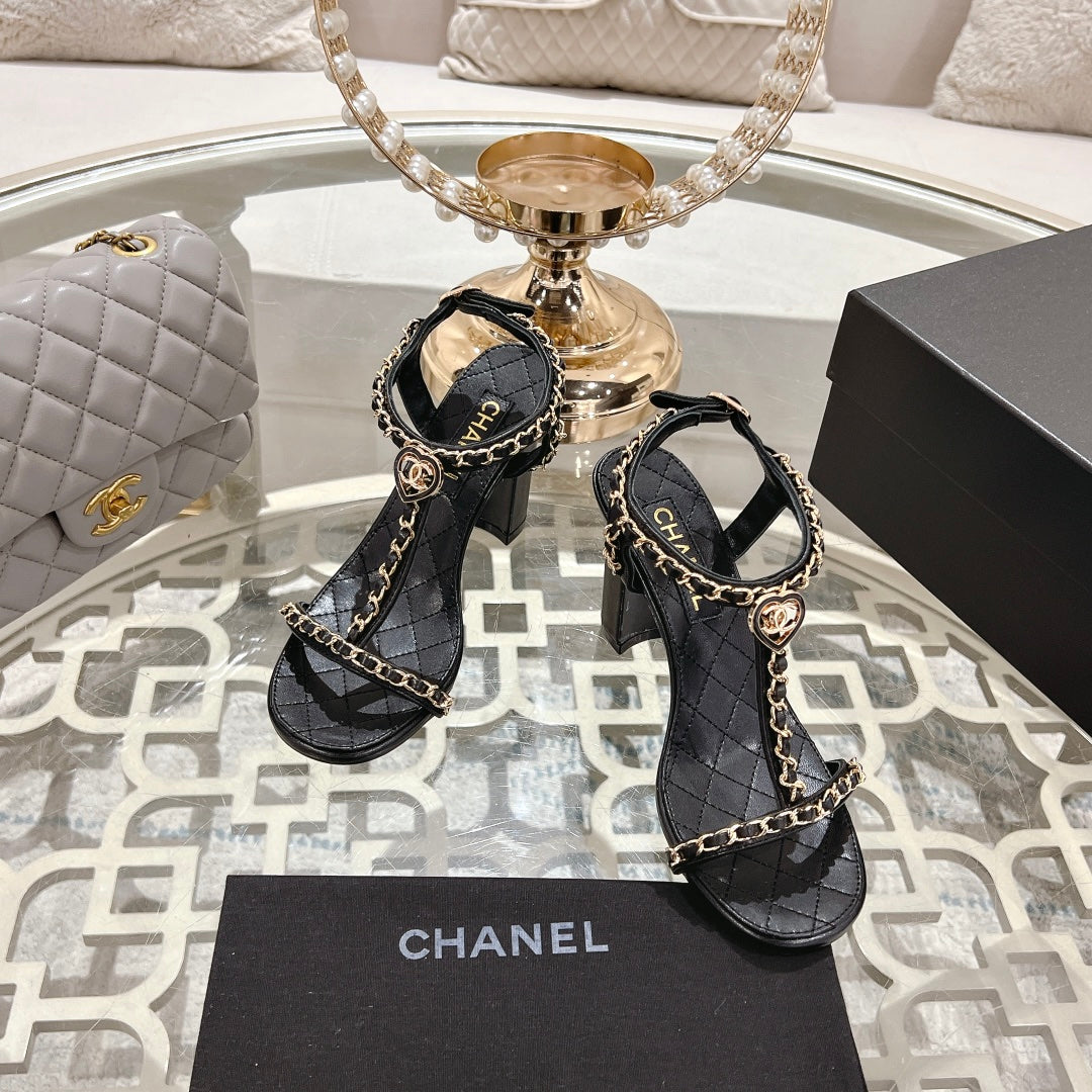 CC 26s Chain T-Strap Charm Sandals 8.5cm Black Lambskin 736121