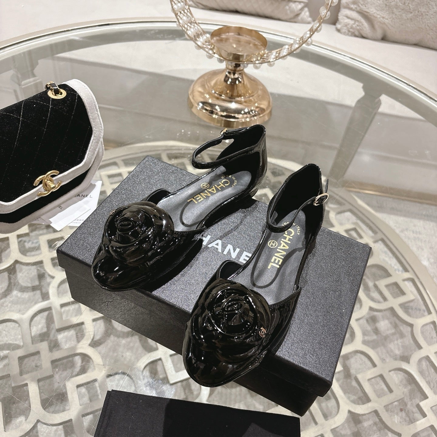 CC 26s Camellia Hollow Sandals Black Patent Leather 736519